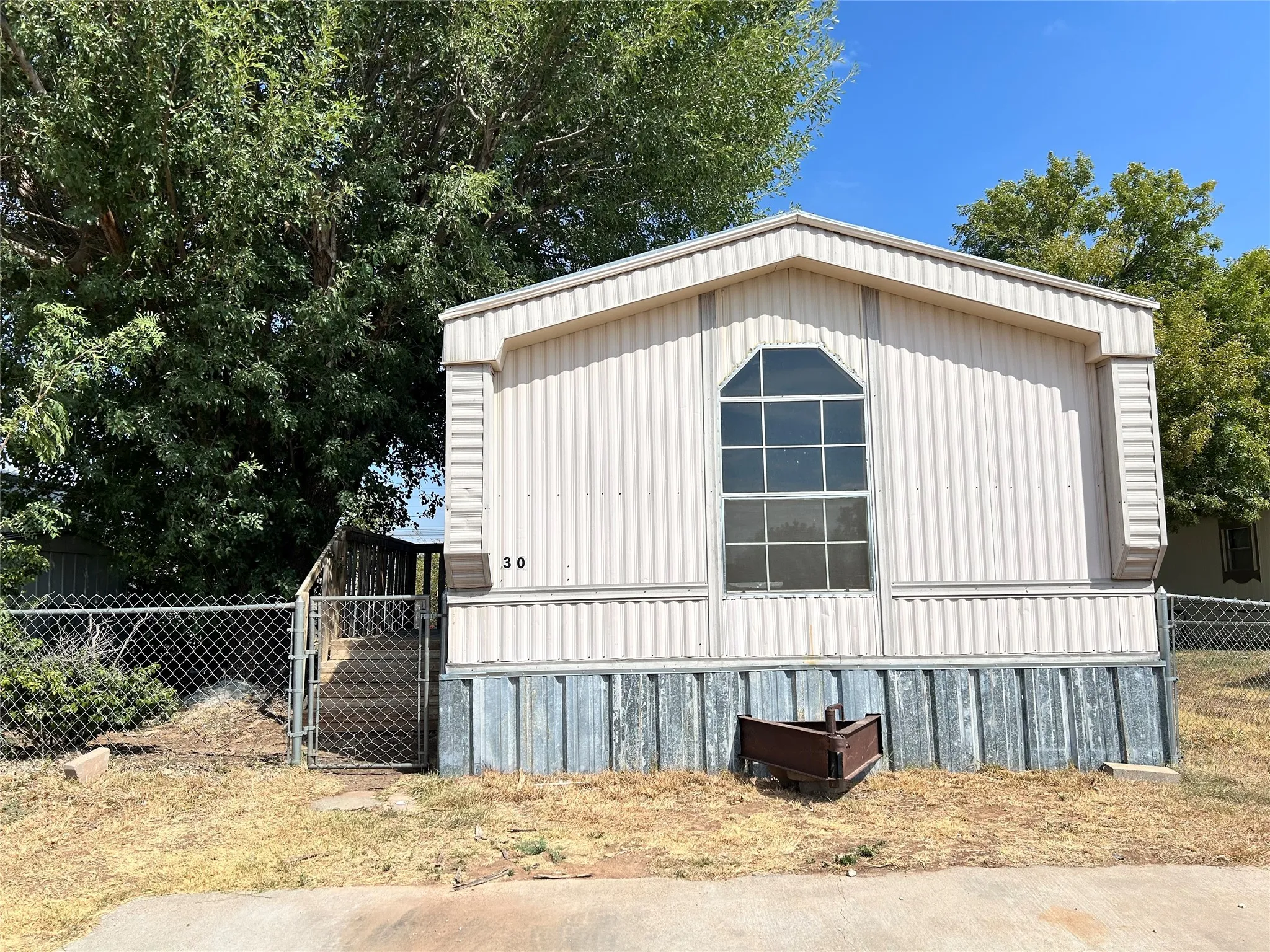 Mobile Home For Rent in Taylor County , 30 West Trail, Abilene, Texas 79605, 2 Bedroom, 2 Bathroom, Garage spaces, 1,982 Sqft, built in 1982, mls#21396341, Real Estate Agent in Abilene, Homes For Rent in Taylor county, Homes For Rent in Abilene, Realtor in Abilene Texas, Real Estate Brokerage Independent Realty Texas, Luminita Cordes Realtor