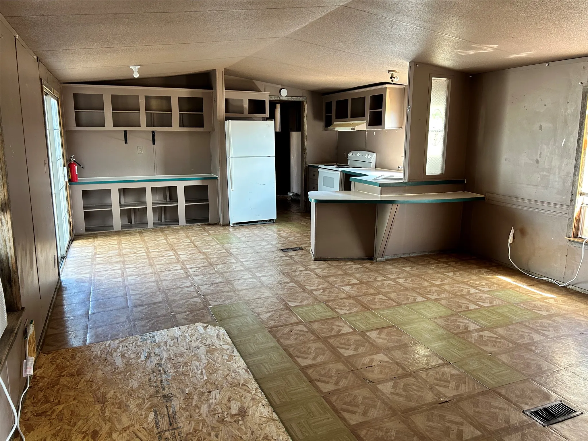 Mobile Home For Rent in Taylor County , 30 West Trail, Abilene, Texas 79605, 2 Bedroom, 2 Bathroom, Garage spaces, 1,982 Sqft, built in 1982, mls#21396341, Real Estate Agent in Abilene, Homes For Rent in Taylor county, Homes For Rent in Abilene, Realtor in Abilene Texas, Real Estate Brokerage Independent Realty Texas, Luminita Cordes Realtor