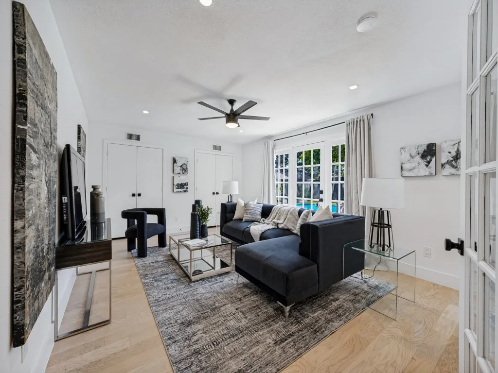 Single Family Residence For Sale in Dallas County , 16810 Deer Park Drive, Dallas, Texas 75248, 5 Bedroom, 4 Bathroom, 2 Garage spaces, 3,875 Sqft, built in 1975, mls#21394497, Real Estate Agent in Dallas, Homes For Sale in Dallas county, Homes For Sale in Dallas, Realtor in Dallas Texas, Real Estate Brokerage Independent Realty Texas, Luminita Cordes Realtor