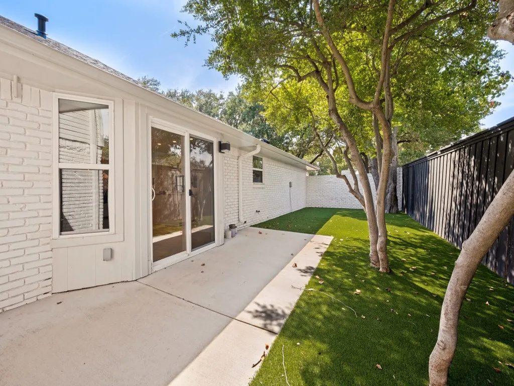 Single Family Residence For Sale in Dallas County , 16810 Deer Park Drive, Dallas, Texas 75248, 5 Bedroom, 4 Bathroom, 2 Garage spaces, 3,875 Sqft, built in 1975, mls#21394497, Real Estate Agent in Dallas, Homes For Sale in Dallas county, Homes For Sale in Dallas, Realtor in Dallas Texas, Real Estate Brokerage Independent Realty Texas, Luminita Cordes Realtor