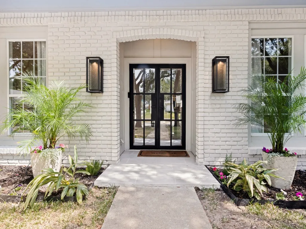 Single Family Residence For Sale in Dallas County , 16810 Deer Park Drive, Dallas, Texas 75248, 5 Bedroom, 4 Bathroom, 2 Garage spaces, 3,875 Sqft, built in 1975, mls#21394497, Real Estate Agent in Dallas, Homes For Sale in Dallas county, Homes For Sale in Dallas, Realtor in Dallas Texas, Real Estate Brokerage Independent Realty Texas, Luminita Cordes Realtor