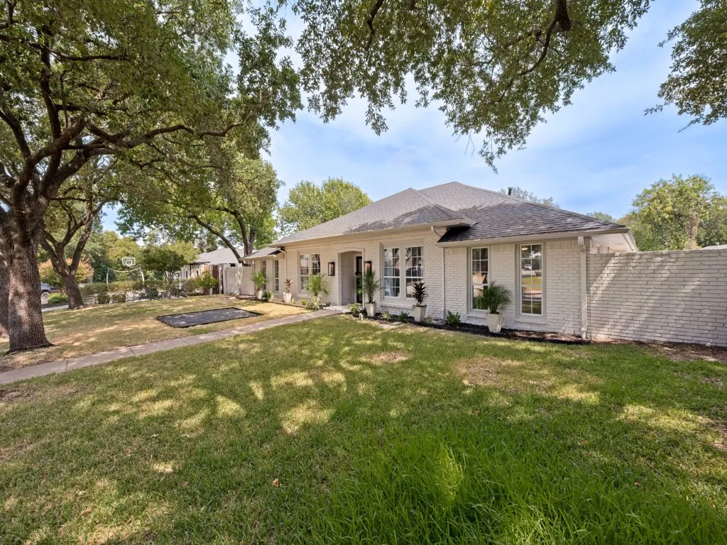 Single Family Residence For Sale in Dallas County , 16810 Deer Park Drive, Dallas, Texas 75248, 5 Bedroom, 4 Bathroom, 2 Garage spaces, 3,875 Sqft, built in 1975, mls#21394497, Real Estate Agent in Dallas, Homes For Sale in Dallas county, Homes For Sale in Dallas, Realtor in Dallas Texas, Real Estate Brokerage Independent Realty Texas, Luminita Cordes Realtor