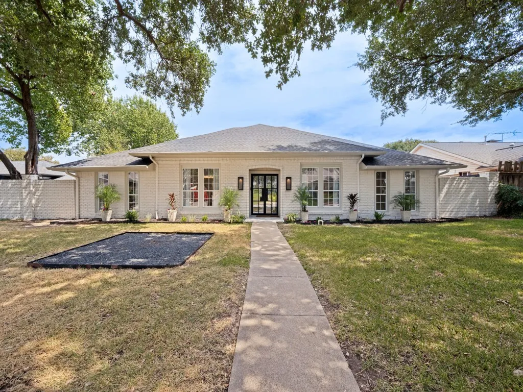 Single Family Residence For Sale in Dallas County , 16810 Deer Park Drive, Dallas, Texas 75248, 5 Bedroom, 4 Bathroom, 2 Garage spaces, 3,875 Sqft, built in 1975, mls#21394497, Real Estate Agent in Dallas, Homes For Sale in Dallas county, Homes For Sale in Dallas, Realtor in Dallas Texas, Real Estate Brokerage Independent Realty Texas, Luminita Cordes Realtor