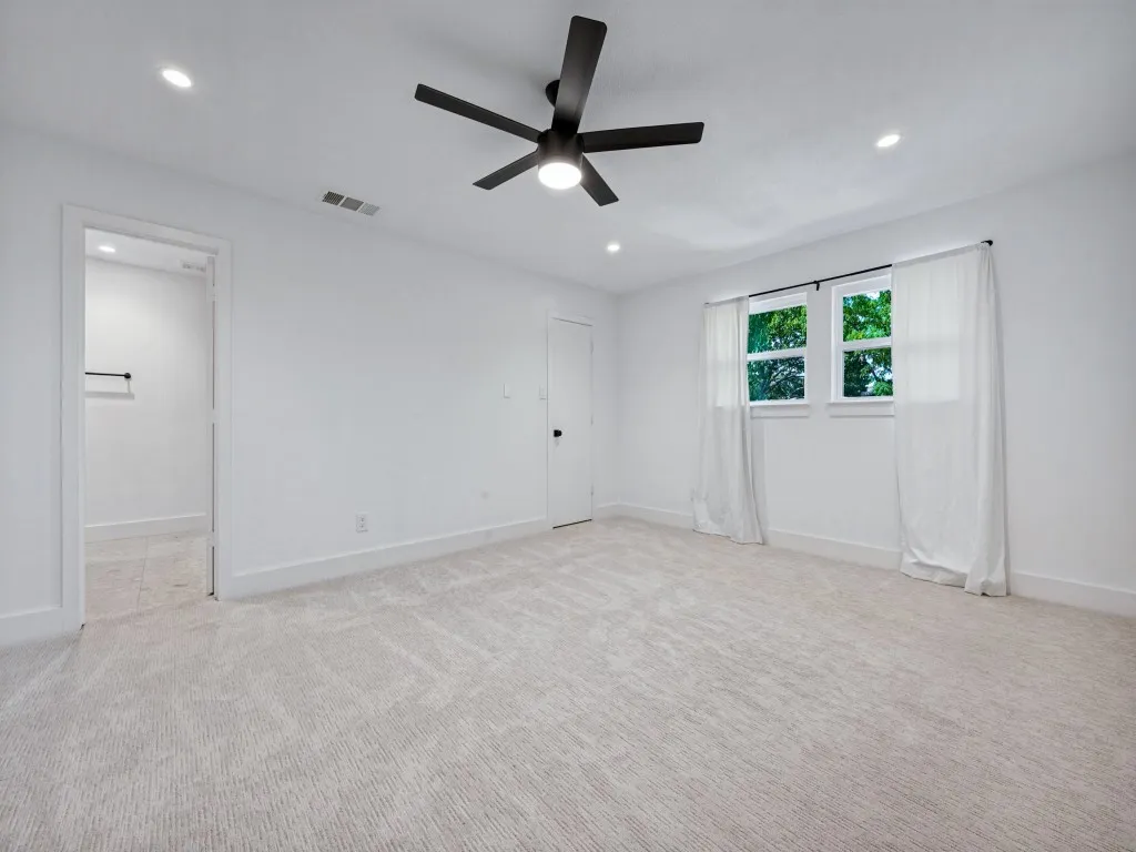 Single Family Residence For Sale in Dallas County , 16810 Deer Park Drive, Dallas, Texas 75248, 5 Bedroom, 4 Bathroom, 2 Garage spaces, 3,875 Sqft, built in 1975, mls#21394497, Real Estate Agent in Dallas, Homes For Sale in Dallas county, Homes For Sale in Dallas, Realtor in Dallas Texas, Real Estate Brokerage Independent Realty Texas, Luminita Cordes Realtor