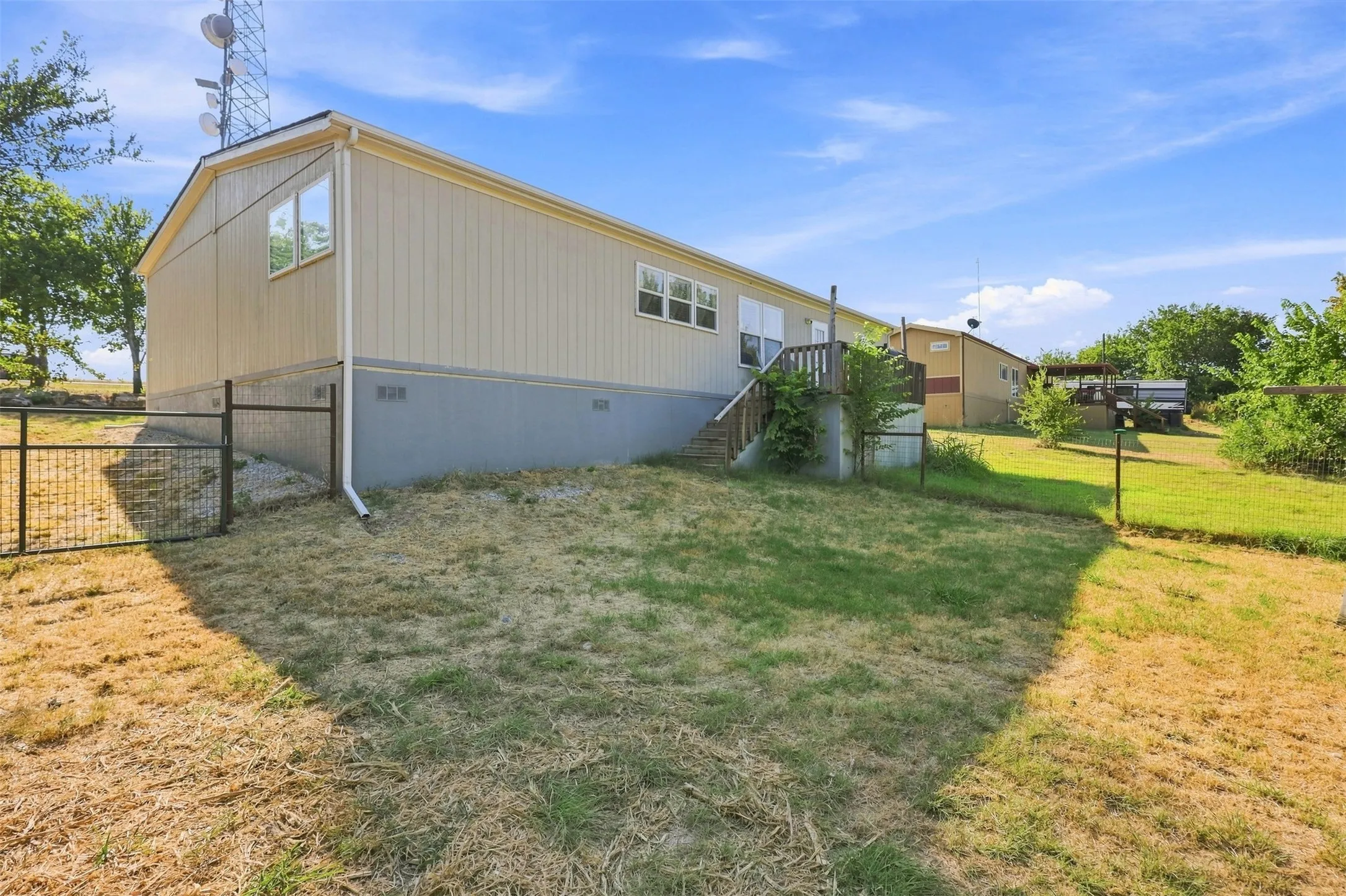 Mobile Home For Sale in Parker County , 5519 Upper Denton Road, Weatherford, Texas 76085, 3 Bedroom, 2 Bathroom, Garage spaces, 1,736 Sqft, built in 2018, mls#21396317, Real Estate Agent in Weatherford, Homes For Sale in Parker county, Homes For Sale in Weatherford, Realtor in Weatherford Texas, Real Estate Brokerage Independent Realty Texas, Luminita Cordes Realtor
