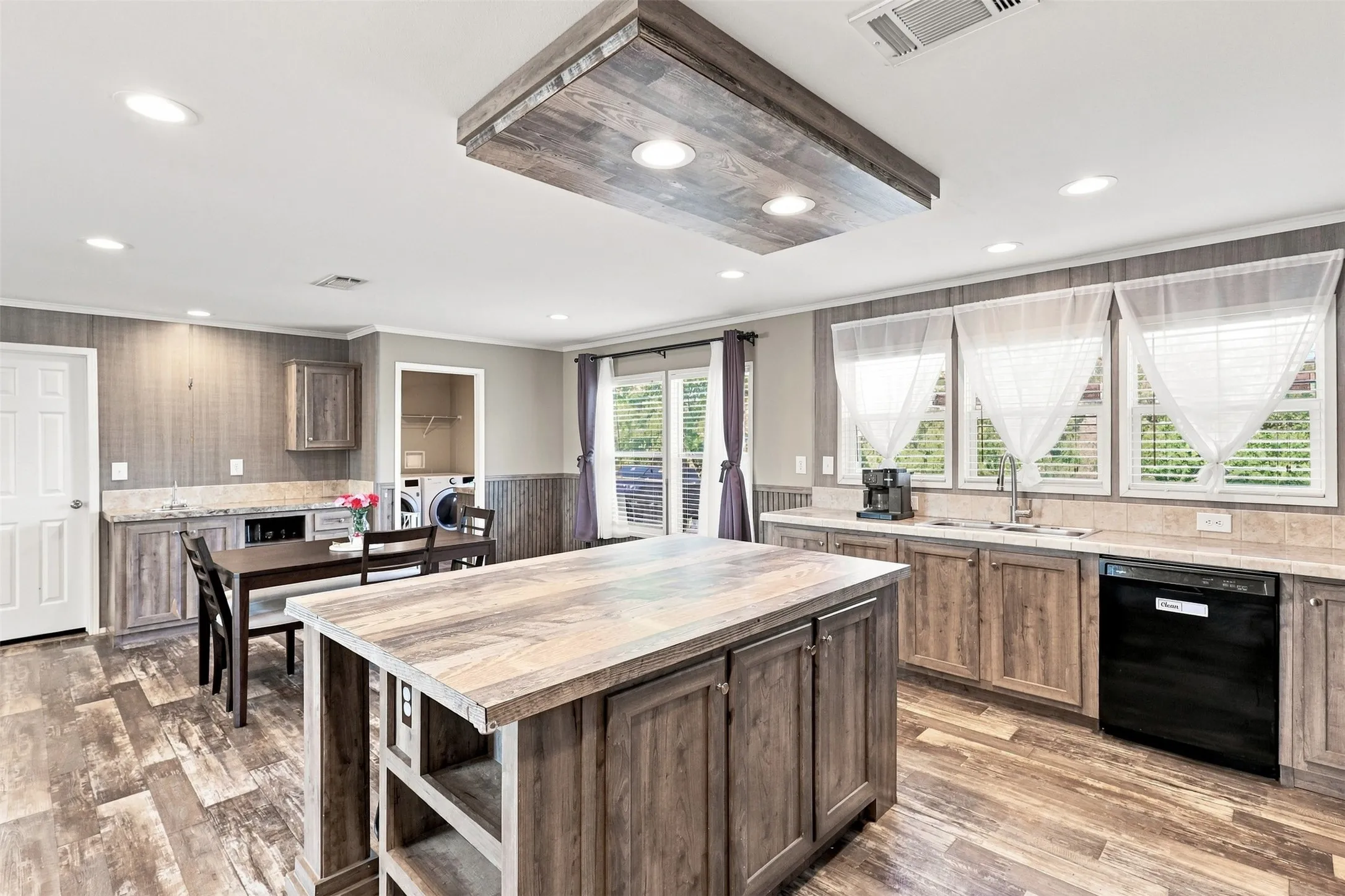 Mobile Home For Sale in Parker County , 5519 Upper Denton Road, Weatherford, Texas 76085, 3 Bedroom, 2 Bathroom, Garage spaces, 1,736 Sqft, built in 2018, mls#21396317, Real Estate Agent in Weatherford, Homes For Sale in Parker county, Homes For Sale in Weatherford, Realtor in Weatherford Texas, Real Estate Brokerage Independent Realty Texas, Luminita Cordes Realtor