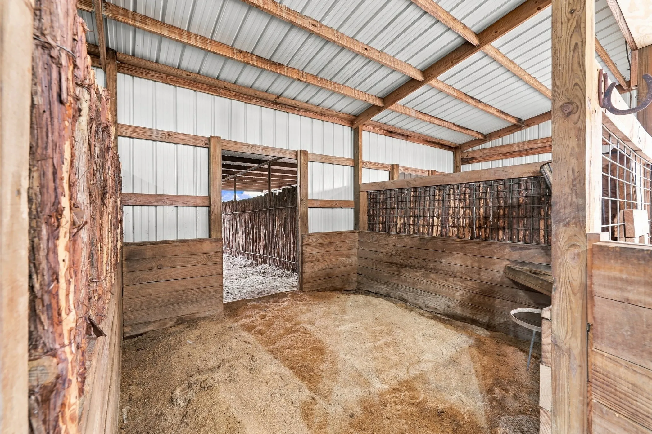 Farm For Sale in Smith County , 23241 County Road 2159, Troup, Texas 75789, 4 Bedroom, 6 Bathroom, 2 Garage spaces, 3,028 Sqft, built in 2006, mls#21396345, Real Estate Agent in Troup, Homes For Sale in Smith county, Homes For Sale in Troup, Realtor in Troup Texas, Real Estate Brokerage Independent Realty Texas, Luminita Cordes Realtor