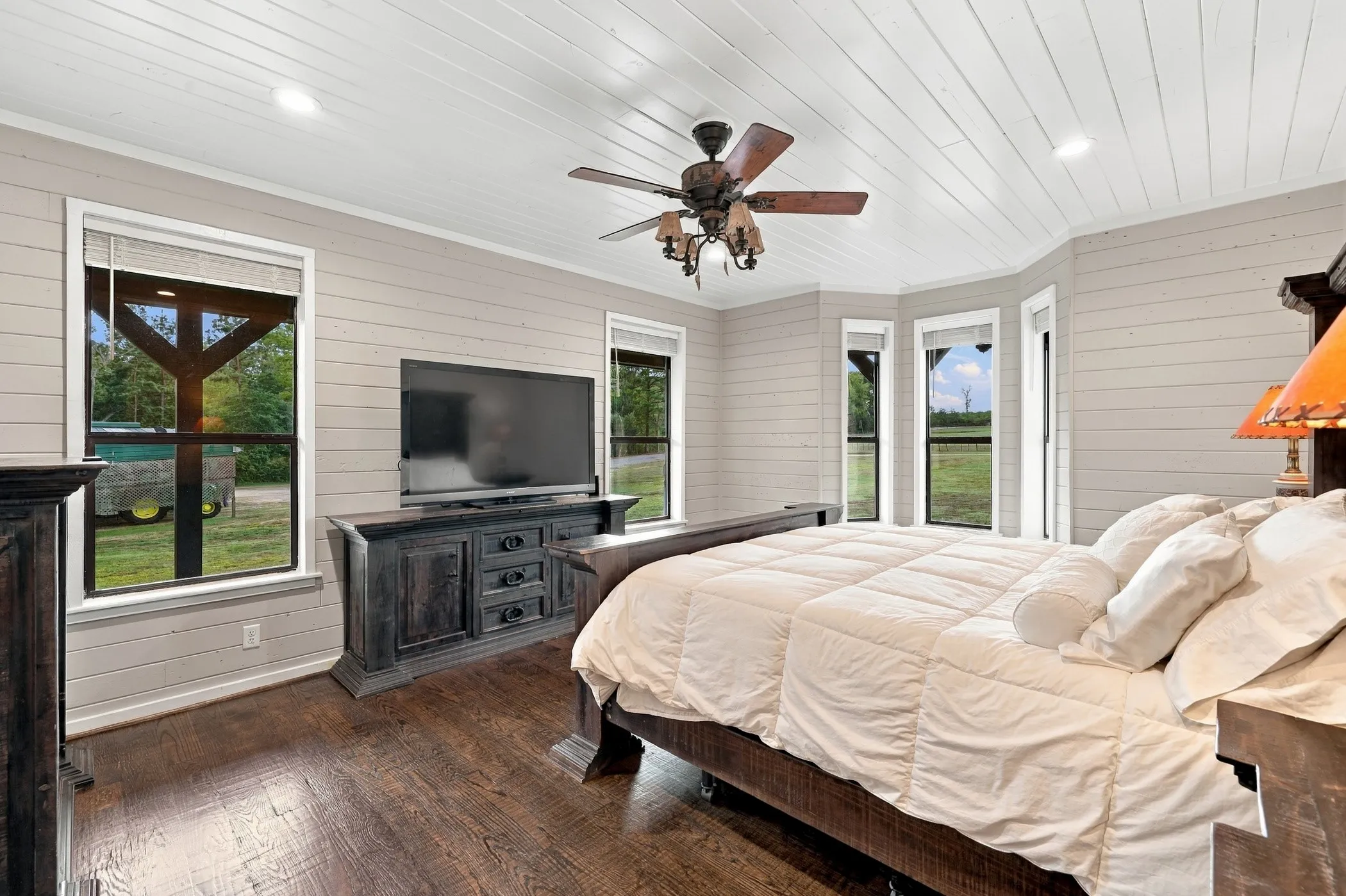 Farm For Sale in Smith County , 23241 County Road 2159, Troup, Texas 75789, 4 Bedroom, 6 Bathroom, 2 Garage spaces, 3,028 Sqft, built in 2006, mls#21396345, Real Estate Agent in Troup, Homes For Sale in Smith county, Homes For Sale in Troup, Realtor in Troup Texas, Real Estate Brokerage Independent Realty Texas, Luminita Cordes Realtor