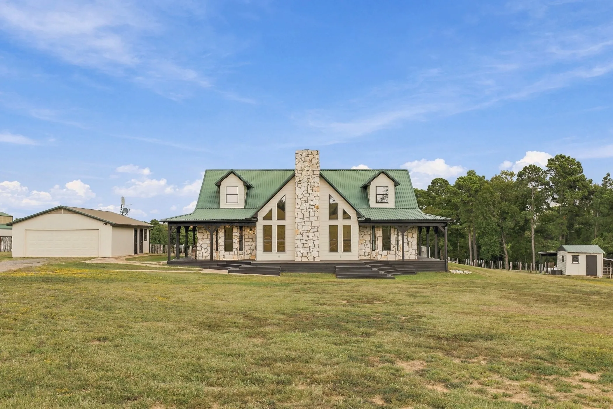Farm For Sale in Smith County , 23241 County Road 2159, Troup, Texas 75789, 4 Bedroom, 6 Bathroom, 2 Garage spaces, 3,028 Sqft, built in 2006, mls#21396345, Real Estate Agent in Troup, Homes For Sale in Smith county, Homes For Sale in Troup, Realtor in Troup Texas, Real Estate Brokerage Independent Realty Texas, Luminita Cordes Realtor
