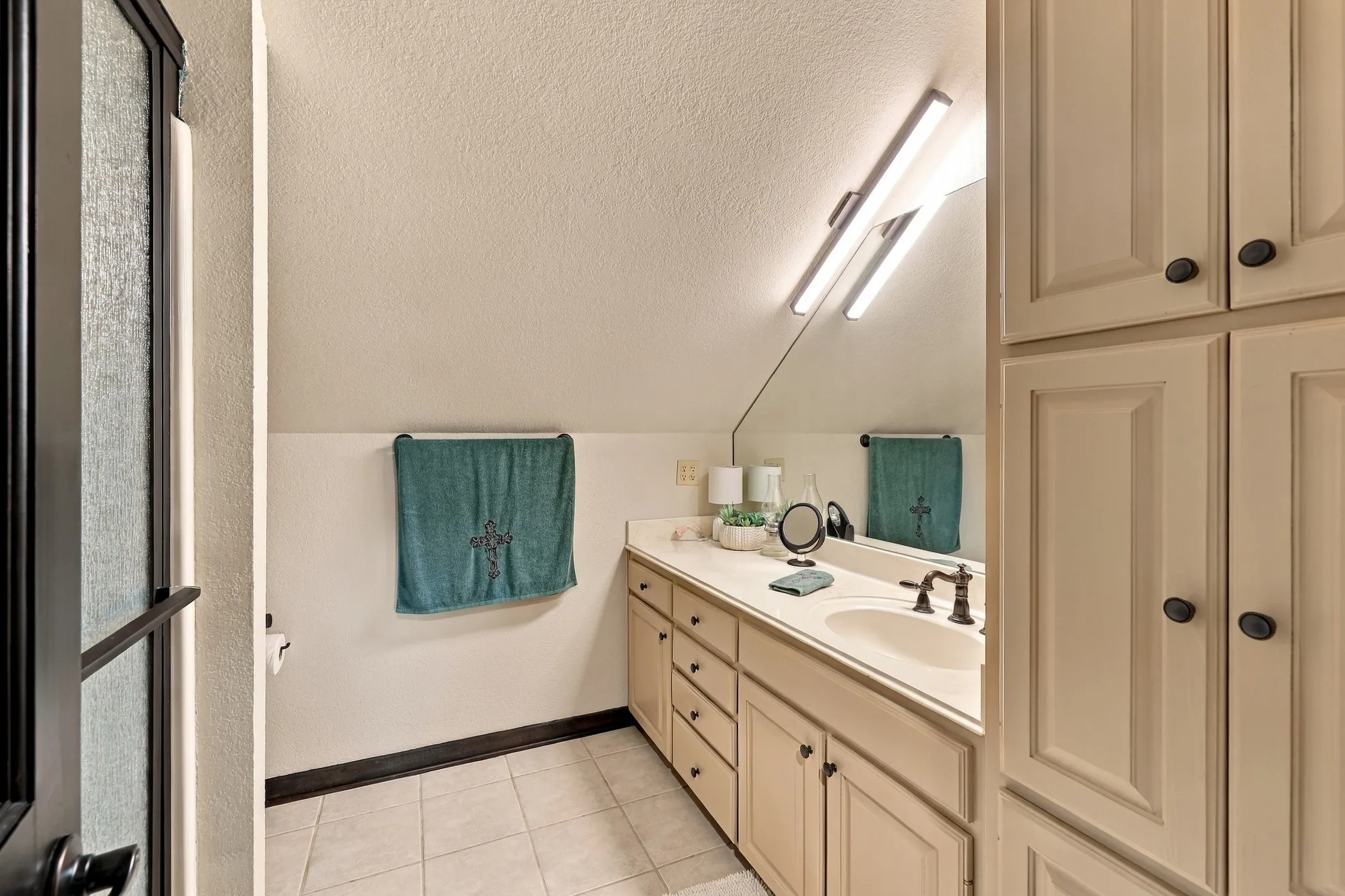 Farm For Sale in Smith County , 23241 County Road 2159, Troup, Texas 75789, 4 Bedroom, 6 Bathroom, 2 Garage spaces, 3,028 Sqft, built in 2006, mls#21396345, Real Estate Agent in Troup, Homes For Sale in Smith county, Homes For Sale in Troup, Realtor in Troup Texas, Real Estate Brokerage Independent Realty Texas, Luminita Cordes Realtor