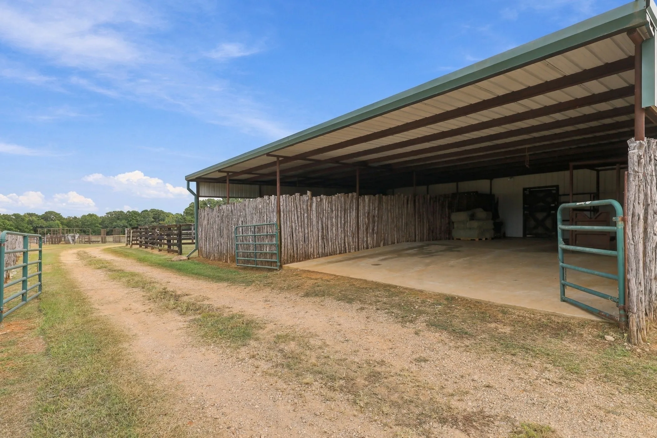 Farm For Sale in Smith County , 23241 County Road 2159, Troup, Texas 75789, 4 Bedroom, 6 Bathroom, 2 Garage spaces, 3,028 Sqft, built in 2006, mls#21396345, Real Estate Agent in Troup, Homes For Sale in Smith county, Homes For Sale in Troup, Realtor in Troup Texas, Real Estate Brokerage Independent Realty Texas, Luminita Cordes Realtor