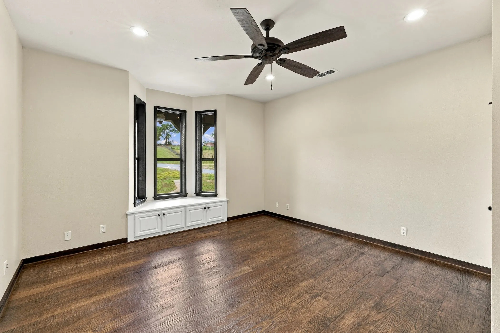Farm For Sale in Smith County , 23241 County Road 2159, Troup, Texas 75789, 4 Bedroom, 6 Bathroom, 2 Garage spaces, 3,028 Sqft, built in 2006, mls#21396345, Real Estate Agent in Troup, Homes For Sale in Smith county, Homes For Sale in Troup, Realtor in Troup Texas, Real Estate Brokerage Independent Realty Texas, Luminita Cordes Realtor