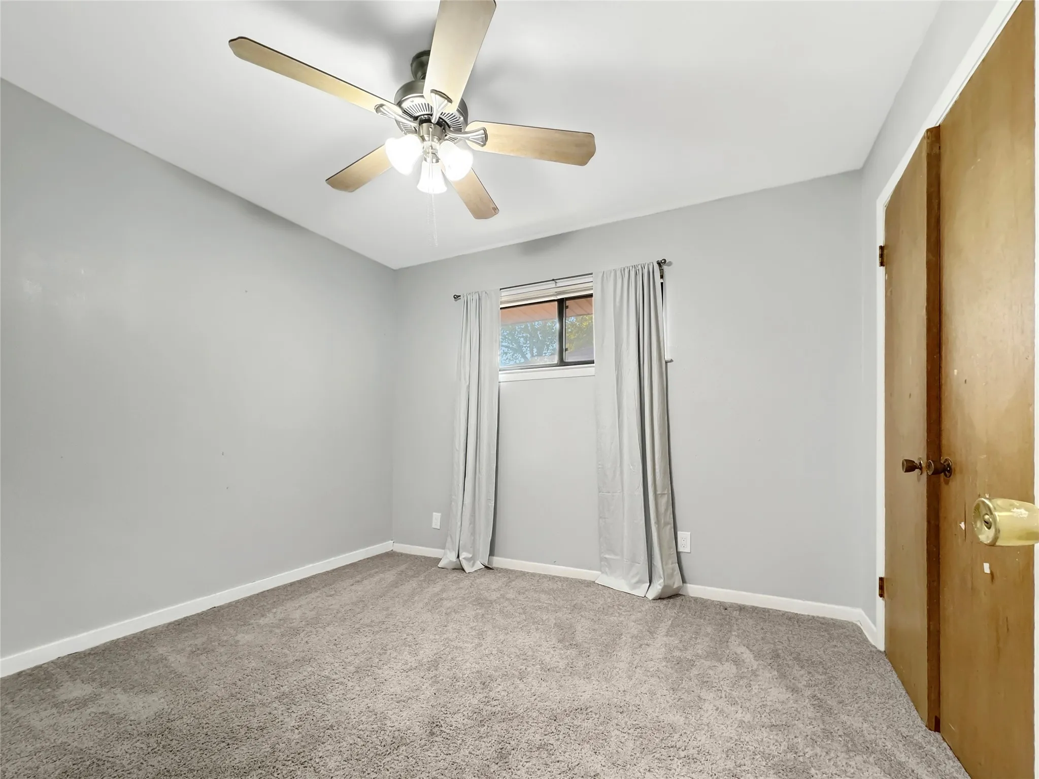 Single Family Residence For Sale in Dallas County , 4331 Kolloch Drive, Dallas, Texas 75216, 3 Bedroom, 2 Bathroom, 2 Garage spaces, 1,509 Sqft, built in 1960, mls#21392642, Real Estate Agent in Dallas, Homes For Sale in Dallas county, Homes For Sale in Dallas, Realtor in Dallas Texas, Real Estate Brokerage Independent Realty Texas, Luminita Cordes Realtor