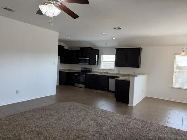 Single Family Residence For Rent in Collin County , 800 Elm Grove, Anna, Texas 75409, 3 Bedroom, 2 Bathroom, 2 Garage spaces, 1,532 Sqft, built in 2014, mls#21396362, Real Estate Agent in Anna, Homes For Rent in Collin county, Homes For Rent in Anna, Realtor in Anna Texas, Real Estate Brokerage Independent Realty Texas, Luminita Cordes Realtor