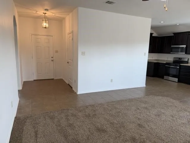 Single Family Residence For Rent in Collin County , 800 Elm Grove, Anna, Texas 75409, 3 Bedroom, 2 Bathroom, 2 Garage spaces, 1,532 Sqft, built in 2014, mls#21396362, Real Estate Agent in Anna, Homes For Rent in Collin county, Homes For Rent in Anna, Realtor in Anna Texas, Real Estate Brokerage Independent Realty Texas, Luminita Cordes Realtor