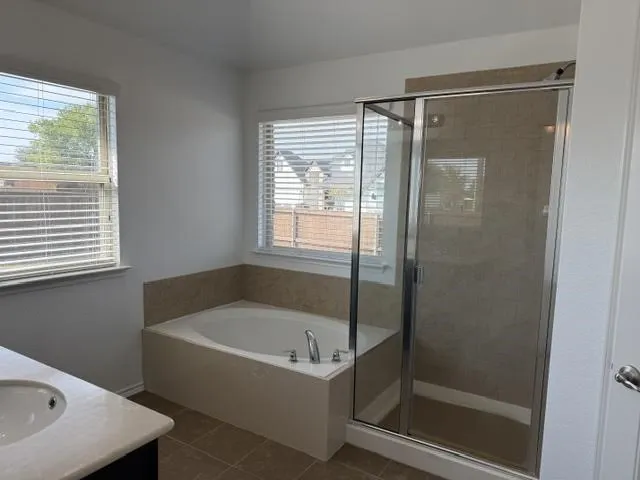 Single Family Residence For Rent in Collin County , 800 Elm Grove, Anna, Texas 75409, 3 Bedroom, 2 Bathroom, 2 Garage spaces, 1,532 Sqft, built in 2014, mls#21396362, Real Estate Agent in Anna, Homes For Rent in Collin county, Homes For Rent in Anna, Realtor in Anna Texas, Real Estate Brokerage Independent Realty Texas, Luminita Cordes Realtor