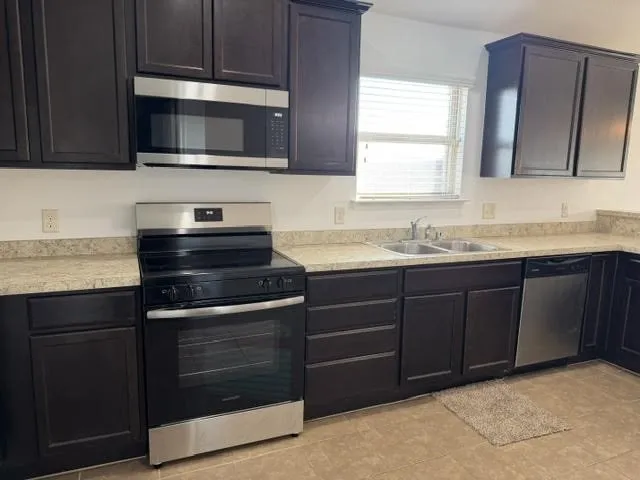 Single Family Residence For Rent in Collin County , 800 Elm Grove, Anna, Texas 75409, 3 Bedroom, 2 Bathroom, 2 Garage spaces, 1,532 Sqft, built in 2014, mls#21396362, Real Estate Agent in Anna, Homes For Rent in Collin county, Homes For Rent in Anna, Realtor in Anna Texas, Real Estate Brokerage Independent Realty Texas, Luminita Cordes Realtor