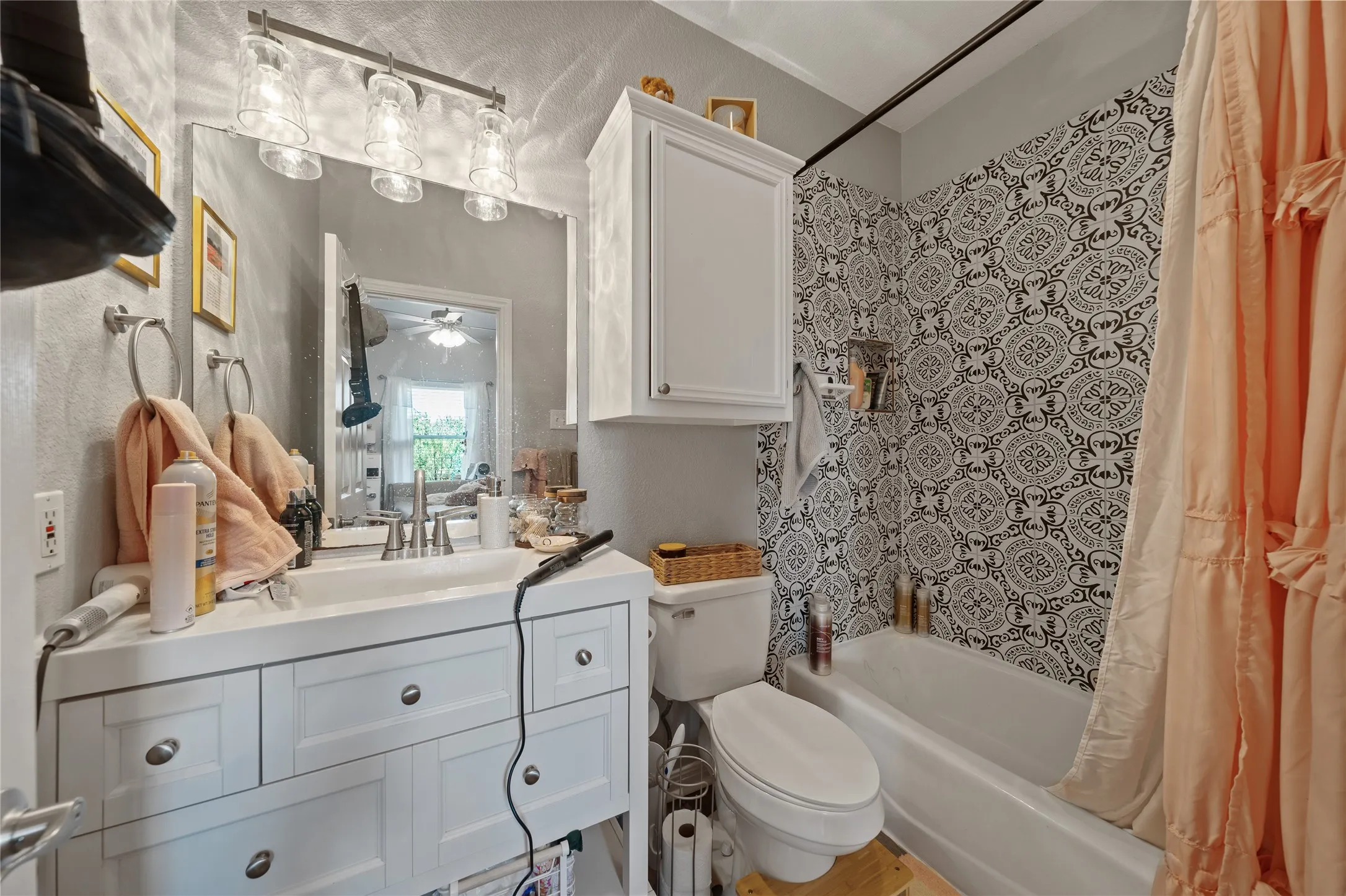 Duplex For Sale in Mc Lennan County , 1301 James Avenue, Waco, Texas 76706, 4 Bedroom, 4 Bathroom, Garage spaces, 0 Sqft, built in 2001, mls#21394366, Real Estate Agent in Waco, Homes For Sale in Mc Lennan county, Homes For Sale in Waco, Realtor in Waco Texas, Real Estate Brokerage Independent Realty Texas, Luminita Cordes Realtor