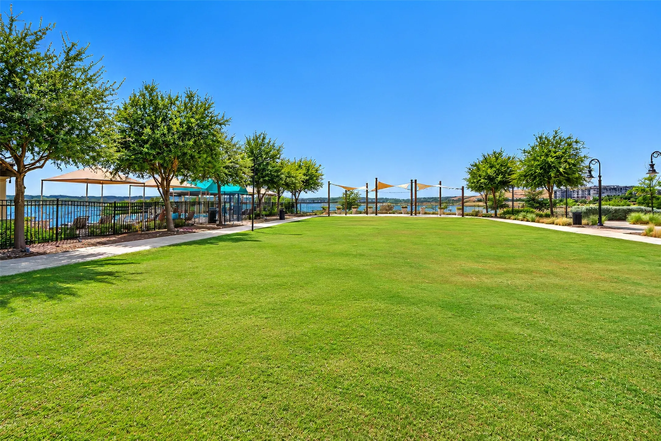 Townhouse For Sale in Tarrant County , 919 Birds Fort Trail, Arlington, Texas 76005, 2 Bedroom, 2 Bathroom, 2 Garage spaces, 1,309 Sqft, built in 2018, mls#21396294, Real Estate Agent in Arlington, Homes For Sale in Tarrant county, Homes For Sale in Arlington, Realtor in Arlington Texas, Real Estate Brokerage Independent Realty Texas, Luminita Cordes Realtor
