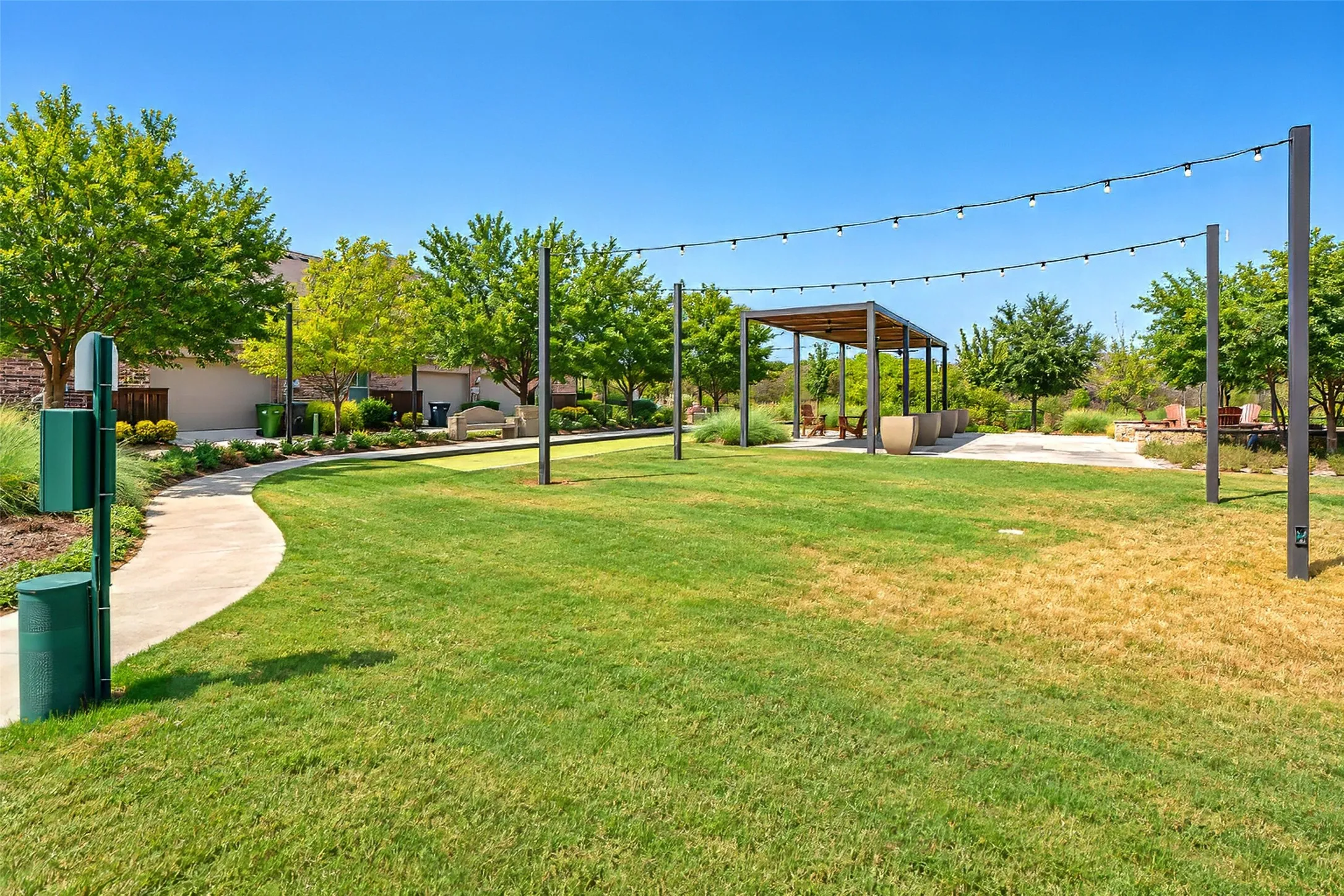 Townhouse For Sale in Tarrant County , 919 Birds Fort Trail, Arlington, Texas 76005, 2 Bedroom, 2 Bathroom, 2 Garage spaces, 1,309 Sqft, built in 2018, mls#21396294, Real Estate Agent in Arlington, Homes For Sale in Tarrant county, Homes For Sale in Arlington, Realtor in Arlington Texas, Real Estate Brokerage Independent Realty Texas, Luminita Cordes Realtor