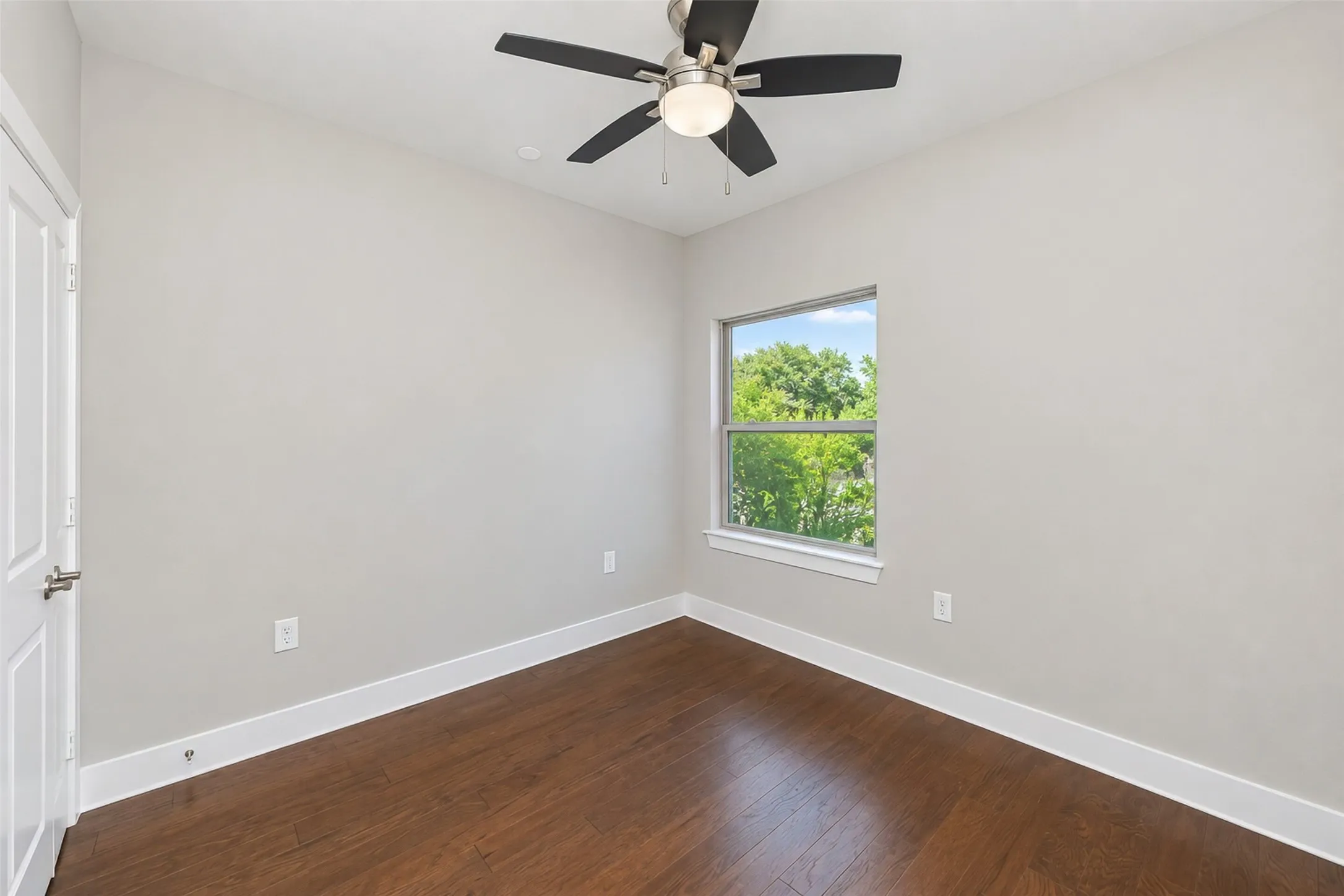 Townhouse For Sale in Tarrant County , 919 Birds Fort Trail, Arlington, Texas 76005, 2 Bedroom, 2 Bathroom, 2 Garage spaces, 1,309 Sqft, built in 2018, mls#21396294, Real Estate Agent in Arlington, Homes For Sale in Tarrant county, Homes For Sale in Arlington, Realtor in Arlington Texas, Real Estate Brokerage Independent Realty Texas, Luminita Cordes Realtor