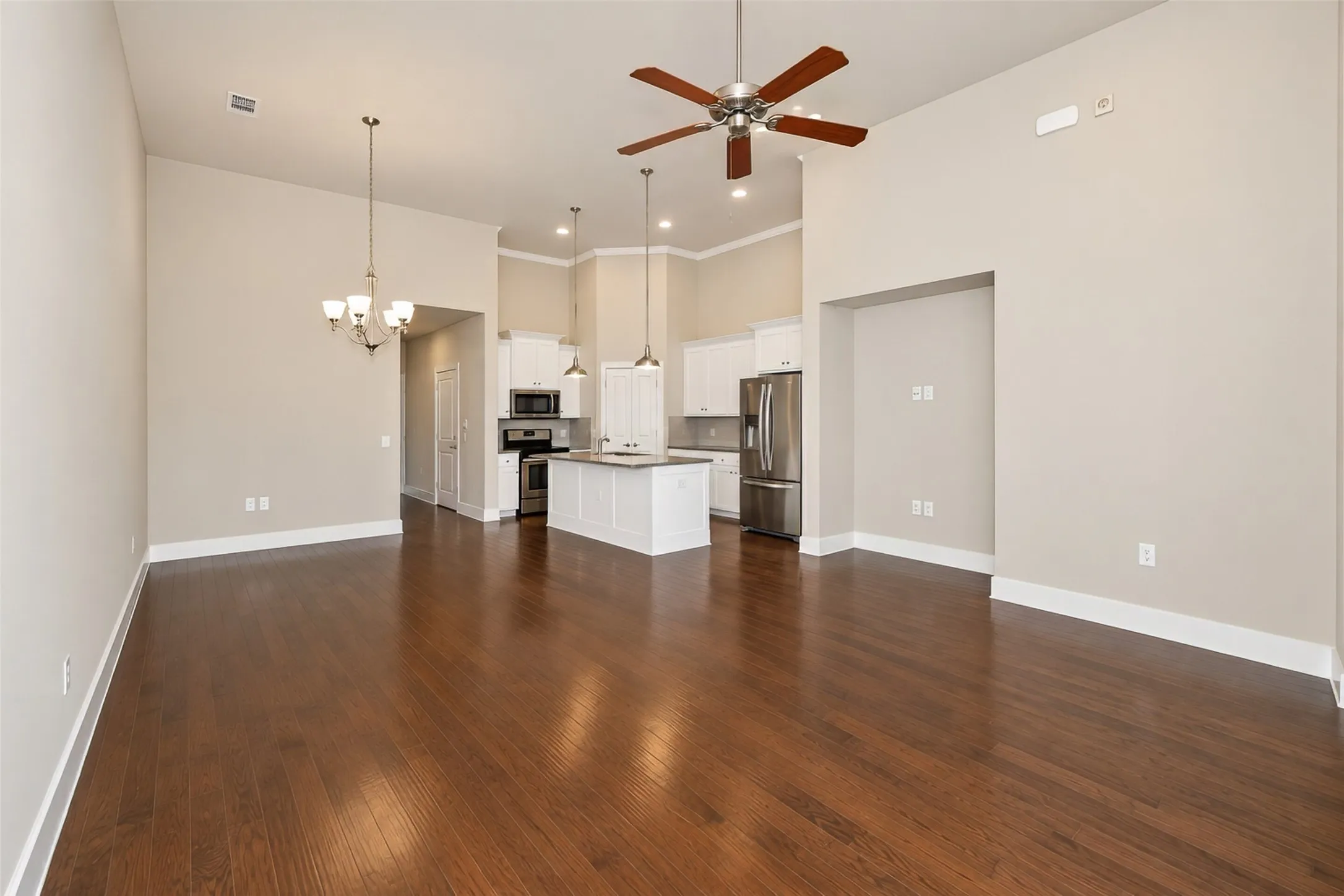 Townhouse For Sale in Tarrant County , 919 Birds Fort Trail, Arlington, Texas 76005, 2 Bedroom, 2 Bathroom, 2 Garage spaces, 1,309 Sqft, built in 2018, mls#21396294, Real Estate Agent in Arlington, Homes For Sale in Tarrant county, Homes For Sale in Arlington, Realtor in Arlington Texas, Real Estate Brokerage Independent Realty Texas, Luminita Cordes Realtor