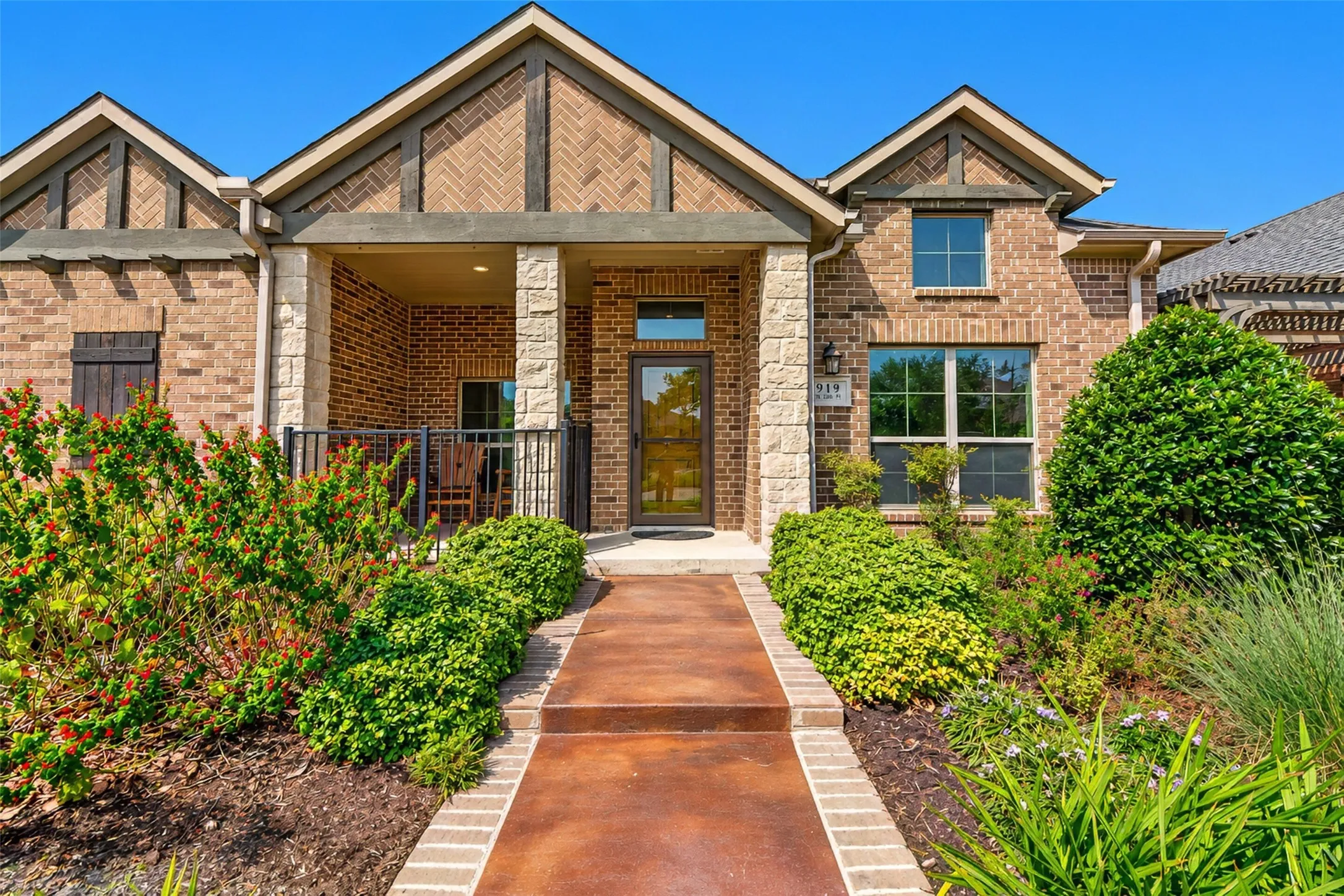 Townhouse For Sale in Tarrant County , 919 Birds Fort Trail, Arlington, Texas 76005, 2 Bedroom, 2 Bathroom, 2 Garage spaces, 1,309 Sqft, built in 2018, mls#21396294, Real Estate Agent in Arlington, Homes For Sale in Tarrant county, Homes For Sale in Arlington, Realtor in Arlington Texas, Real Estate Brokerage Independent Realty Texas, Luminita Cordes Realtor