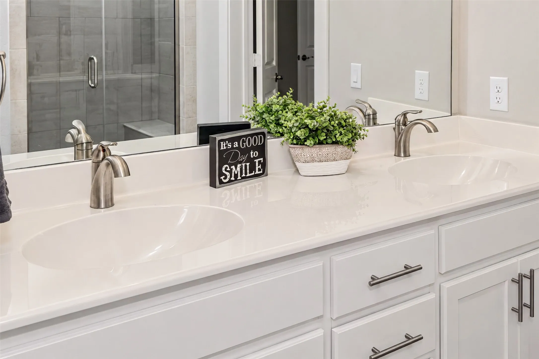 Townhouse For Sale in Tarrant County , 919 Birds Fort Trail, Arlington, Texas 76005, 2 Bedroom, 2 Bathroom, 2 Garage spaces, 1,309 Sqft, built in 2018, mls#21396294, Real Estate Agent in Arlington, Homes For Sale in Tarrant county, Homes For Sale in Arlington, Realtor in Arlington Texas, Real Estate Brokerage Independent Realty Texas, Luminita Cordes Realtor