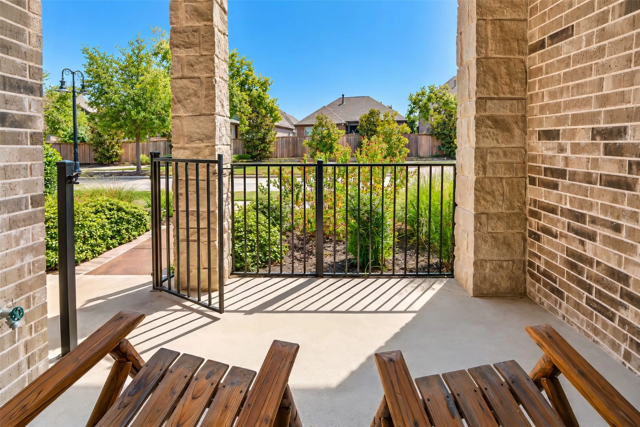 Townhouse For Sale in Tarrant County , 919 Birds Fort Trail, Arlington, Texas 76005, 2 Bedroom, 2 Bathroom, 2 Garage spaces, 1,309 Sqft, built in 2018, mls#21396294, Real Estate Agent in Arlington, Homes For Sale in Tarrant county, Homes For Sale in Arlington, Realtor in Arlington Texas, Real Estate Brokerage Independent Realty Texas, Luminita Cordes Realtor