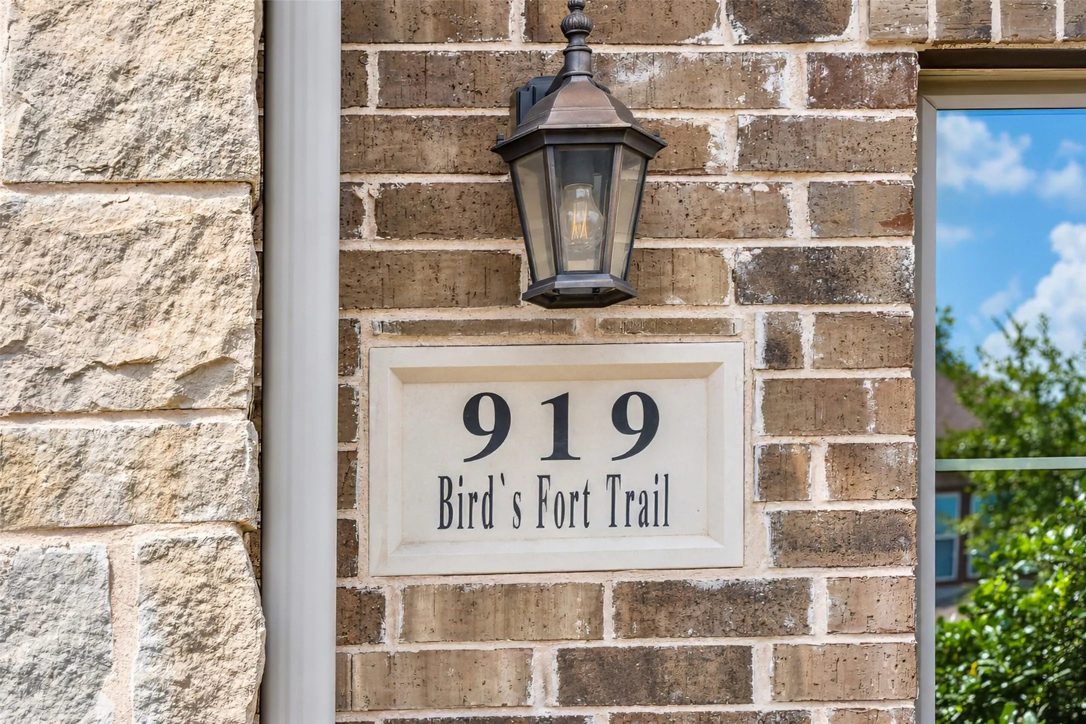 Townhouse For Sale in Tarrant County , 919 Birds Fort Trail, Arlington, Texas 76005, 2 Bedroom, 2 Bathroom, 2 Garage spaces, 1,309 Sqft, built in 2018, mls#21396294, Real Estate Agent in Arlington, Homes For Sale in Tarrant county, Homes For Sale in Arlington, Realtor in Arlington Texas, Real Estate Brokerage Independent Realty Texas, Luminita Cordes Realtor