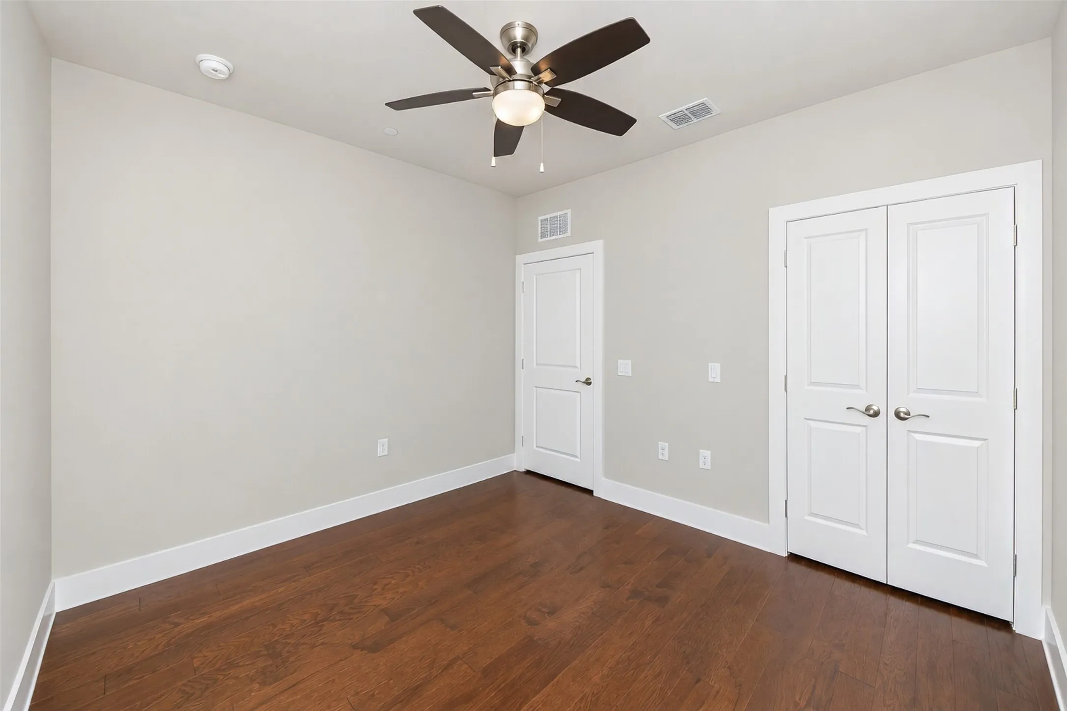 Townhouse For Sale in Tarrant County , 919 Birds Fort Trail, Arlington, Texas 76005, 2 Bedroom, 2 Bathroom, 2 Garage spaces, 1,309 Sqft, built in 2018, mls#21396294, Real Estate Agent in Arlington, Homes For Sale in Tarrant county, Homes For Sale in Arlington, Realtor in Arlington Texas, Real Estate Brokerage Independent Realty Texas, Luminita Cordes Realtor