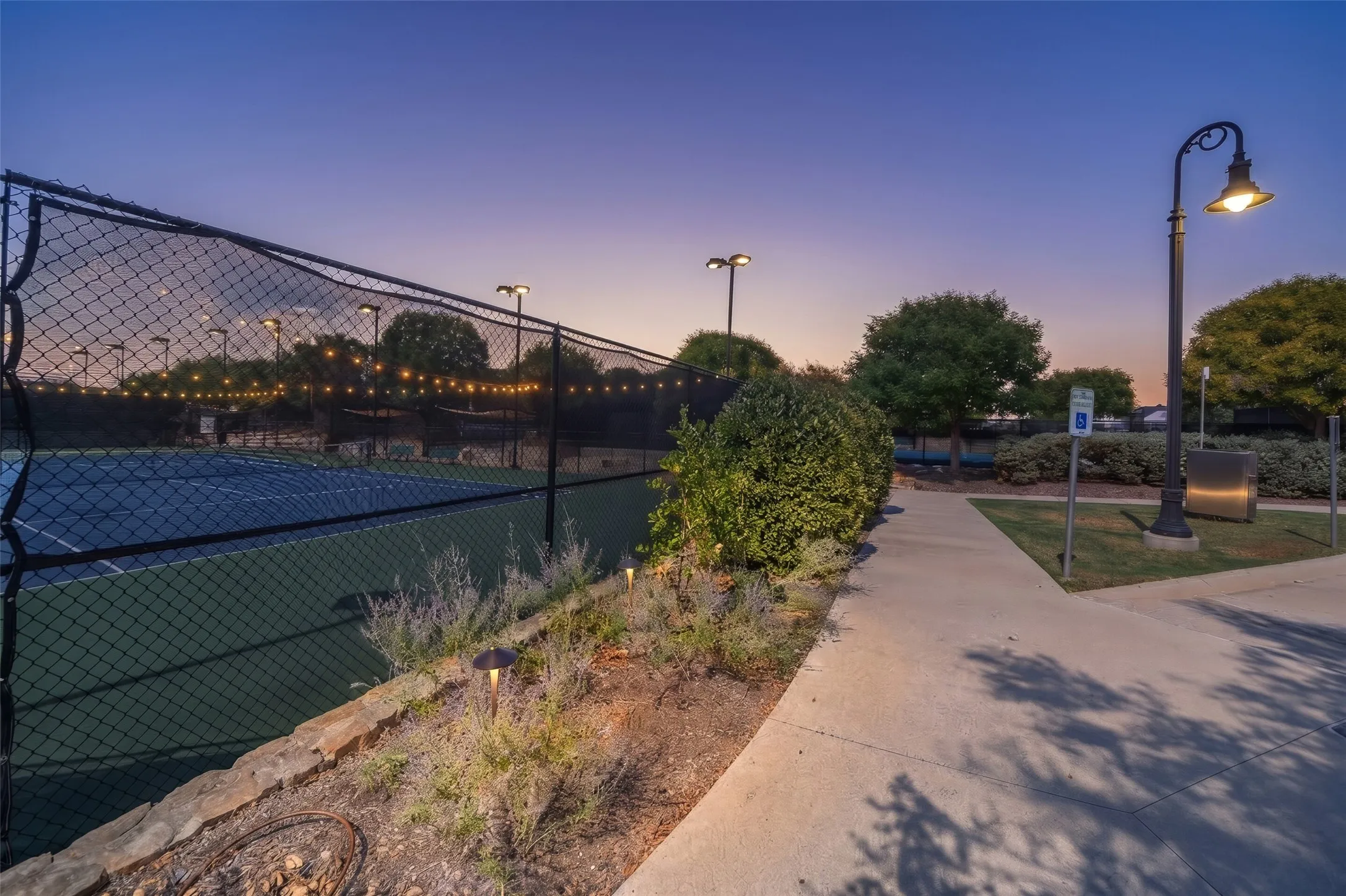 Townhouse For Sale in Tarrant County , 919 Birds Fort Trail, Arlington, Texas 76005, 2 Bedroom, 2 Bathroom, 2 Garage spaces, 1,309 Sqft, built in 2018, mls#21396294, Real Estate Agent in Arlington, Homes For Sale in Tarrant county, Homes For Sale in Arlington, Realtor in Arlington Texas, Real Estate Brokerage Independent Realty Texas, Luminita Cordes Realtor