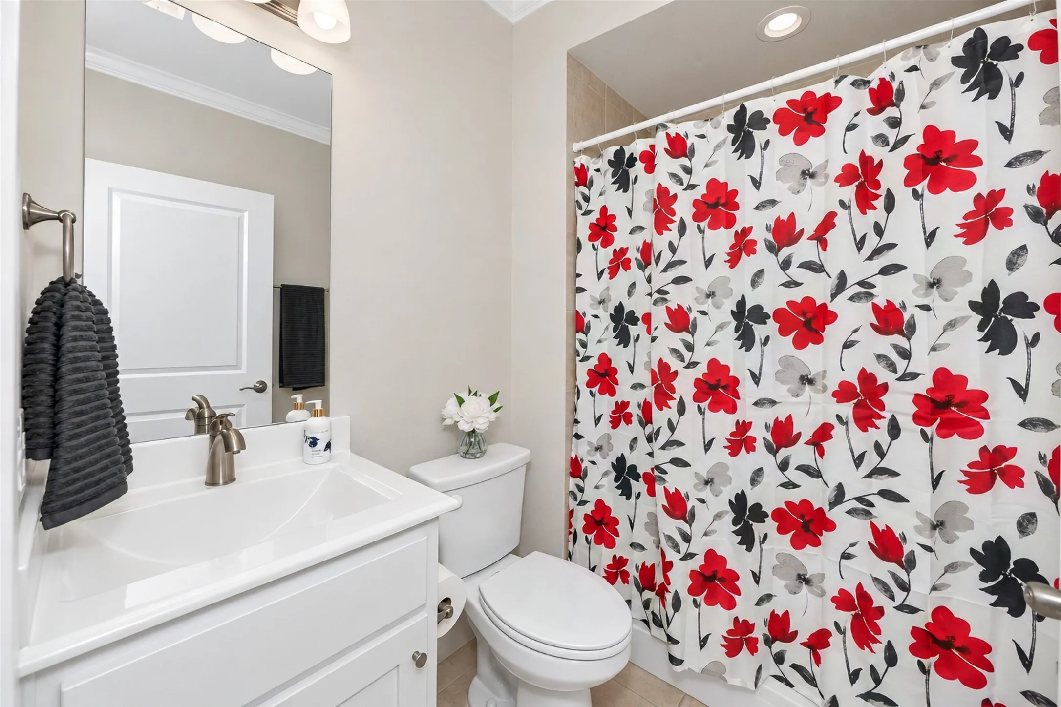 secondary bathroom with tub