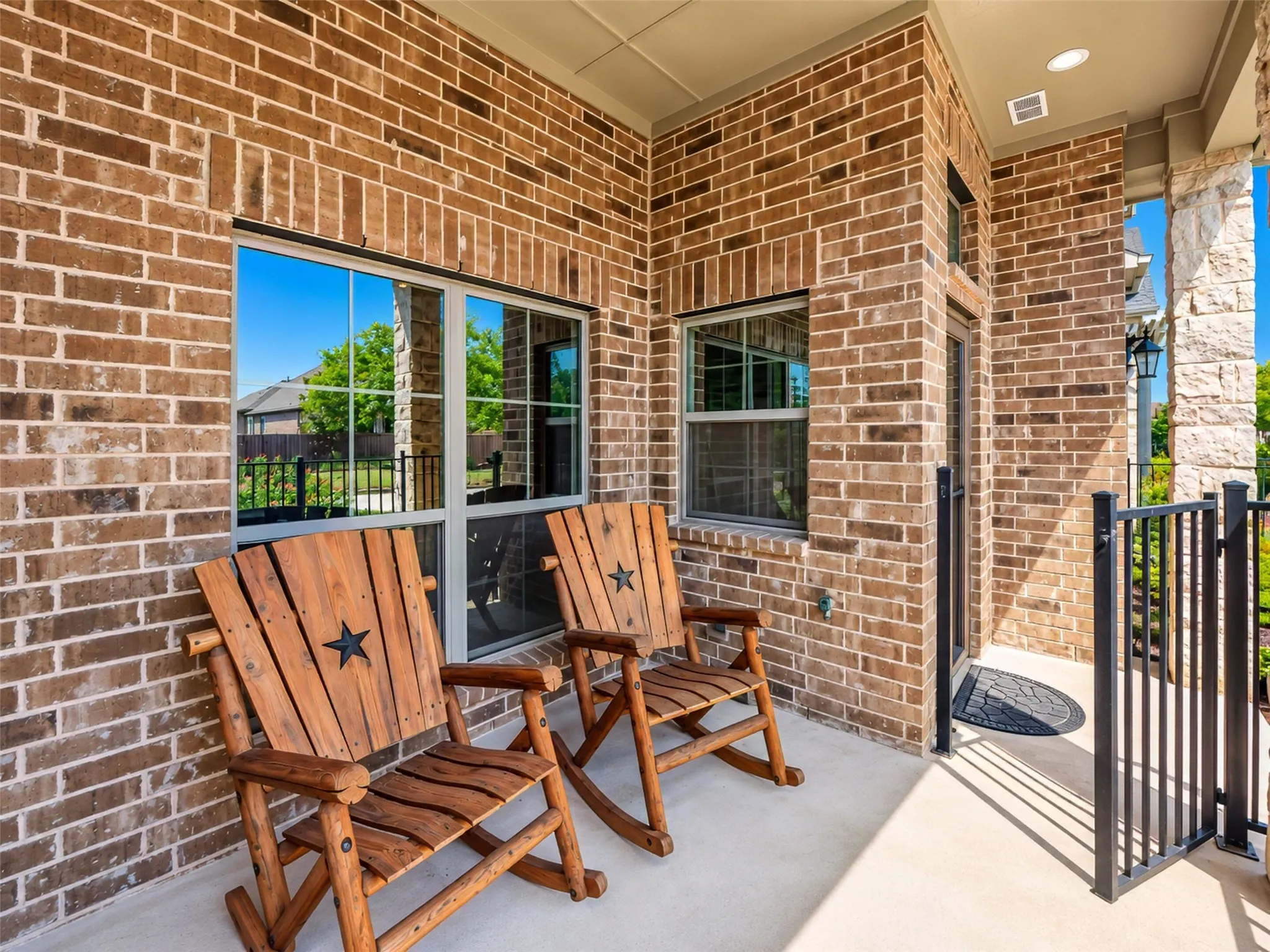 Townhouse For Sale in Tarrant County , 919 Birds Fort Trail, Arlington, Texas 76005, 2 Bedroom, 2 Bathroom, 2 Garage spaces, 1,309 Sqft, built in 2018, mls#21396294, Real Estate Agent in Arlington, Homes For Sale in Tarrant county, Homes For Sale in Arlington, Realtor in Arlington Texas, Real Estate Brokerage Independent Realty Texas, Luminita Cordes Realtor