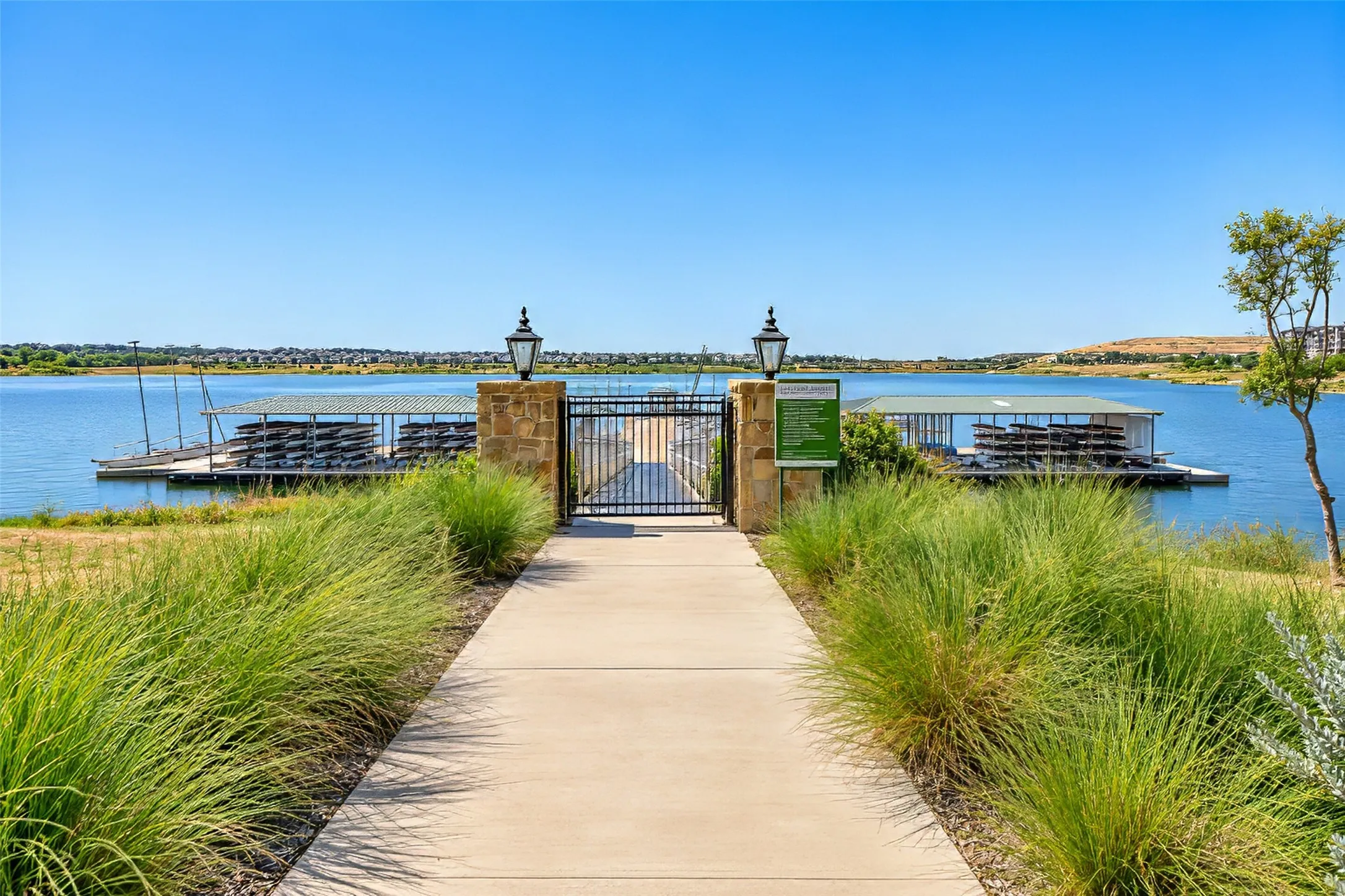 Townhouse For Sale in Tarrant County , 919 Birds Fort Trail, Arlington, Texas 76005, 2 Bedroom, 2 Bathroom, 2 Garage spaces, 1,309 Sqft, built in 2018, mls#21396294, Real Estate Agent in Arlington, Homes For Sale in Tarrant county, Homes For Sale in Arlington, Realtor in Arlington Texas, Real Estate Brokerage Independent Realty Texas, Luminita Cordes Realtor