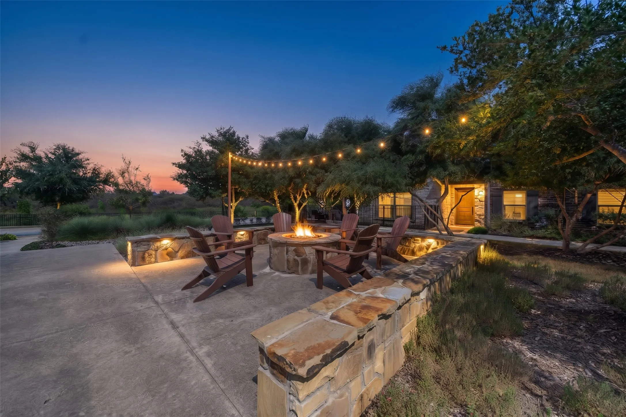 Townhouse For Sale in Tarrant County , 919 Birds Fort Trail, Arlington, Texas 76005, 2 Bedroom, 2 Bathroom, 2 Garage spaces, 1,309 Sqft, built in 2018, mls#21396294, Real Estate Agent in Arlington, Homes For Sale in Tarrant county, Homes For Sale in Arlington, Realtor in Arlington Texas, Real Estate Brokerage Independent Realty Texas, Luminita Cordes Realtor