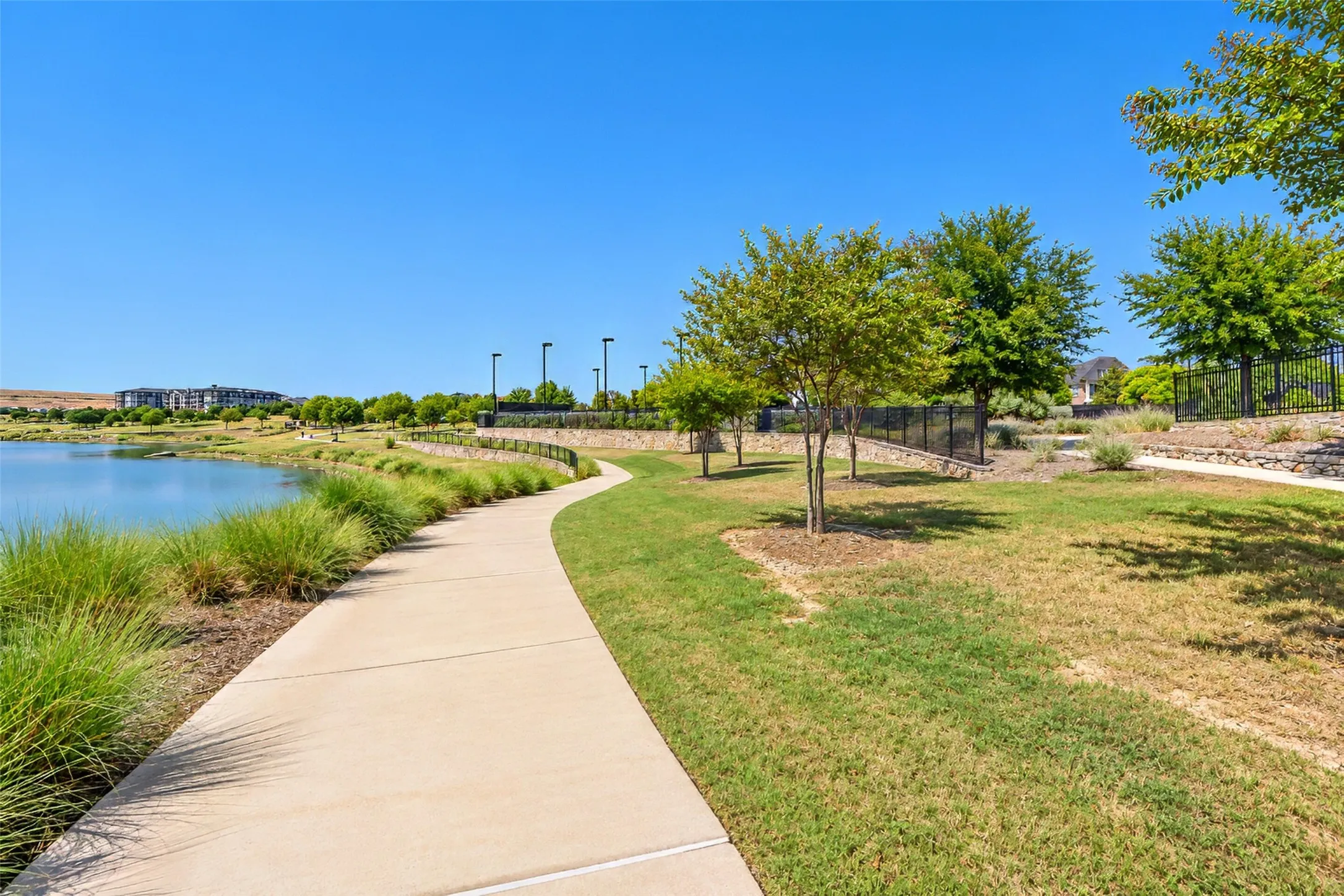 Townhouse For Sale in Tarrant County , 919 Birds Fort Trail, Arlington, Texas 76005, 2 Bedroom, 2 Bathroom, 2 Garage spaces, 1,309 Sqft, built in 2018, mls#21396294, Real Estate Agent in Arlington, Homes For Sale in Tarrant county, Homes For Sale in Arlington, Realtor in Arlington Texas, Real Estate Brokerage Independent Realty Texas, Luminita Cordes Realtor
