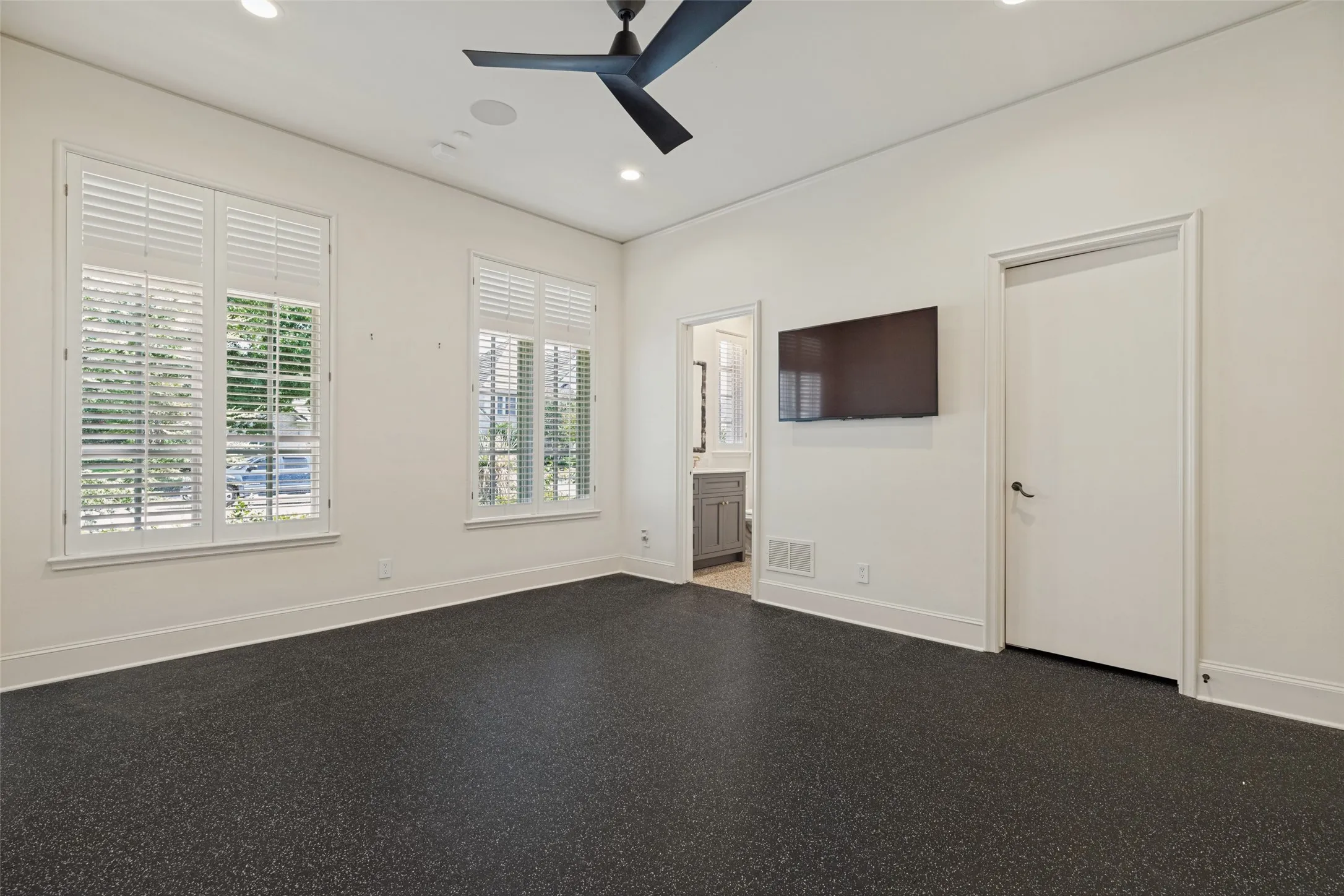 Single Family Residence For Sale in Tarrant County , 5500 Miramar Lane, Colleyville, Texas 76034, 4 Bedroom, 6 Bathroom, 5 Garage spaces, 6,520 Sqft, built in 1995, mls#21393203, Real Estate Agent in Colleyville, Homes For Sale in Tarrant county, Homes For Sale in Colleyville, Realtor in Colleyville Texas, Real Estate Brokerage Independent Realty Texas, Luminita Cordes Realtor