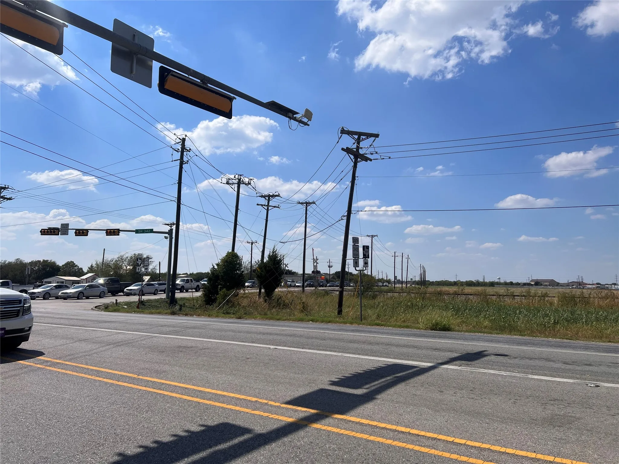 Busy intersection. Goes straight to Red Oak or Right to Lancaster.