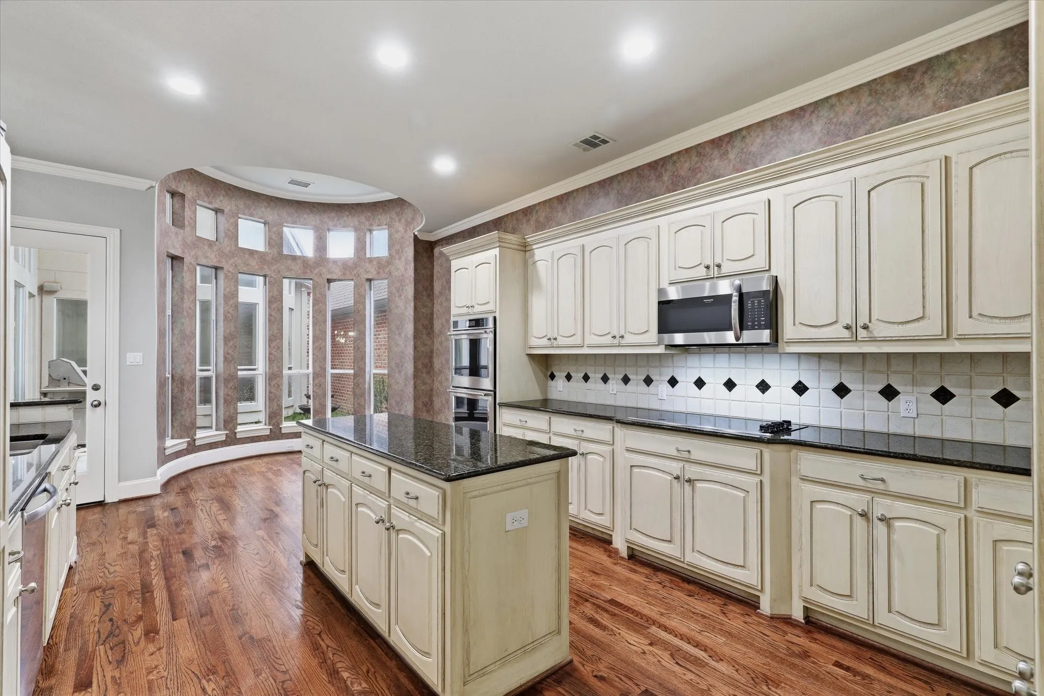 Single Family Residence For Sale in Dallas County , 11831 Brookhill Lane, Dallas, Texas 75230, 3 Bedroom, 4 Bathroom, 2 Garage spaces, 2,923 Sqft, built in 1999, mls#21396376, Real Estate Agent in Dallas, Homes For Sale in Dallas county, Homes For Sale in Dallas, Realtor in Dallas Texas, Real Estate Brokerage Independent Realty Texas, Luminita Cordes Realtor