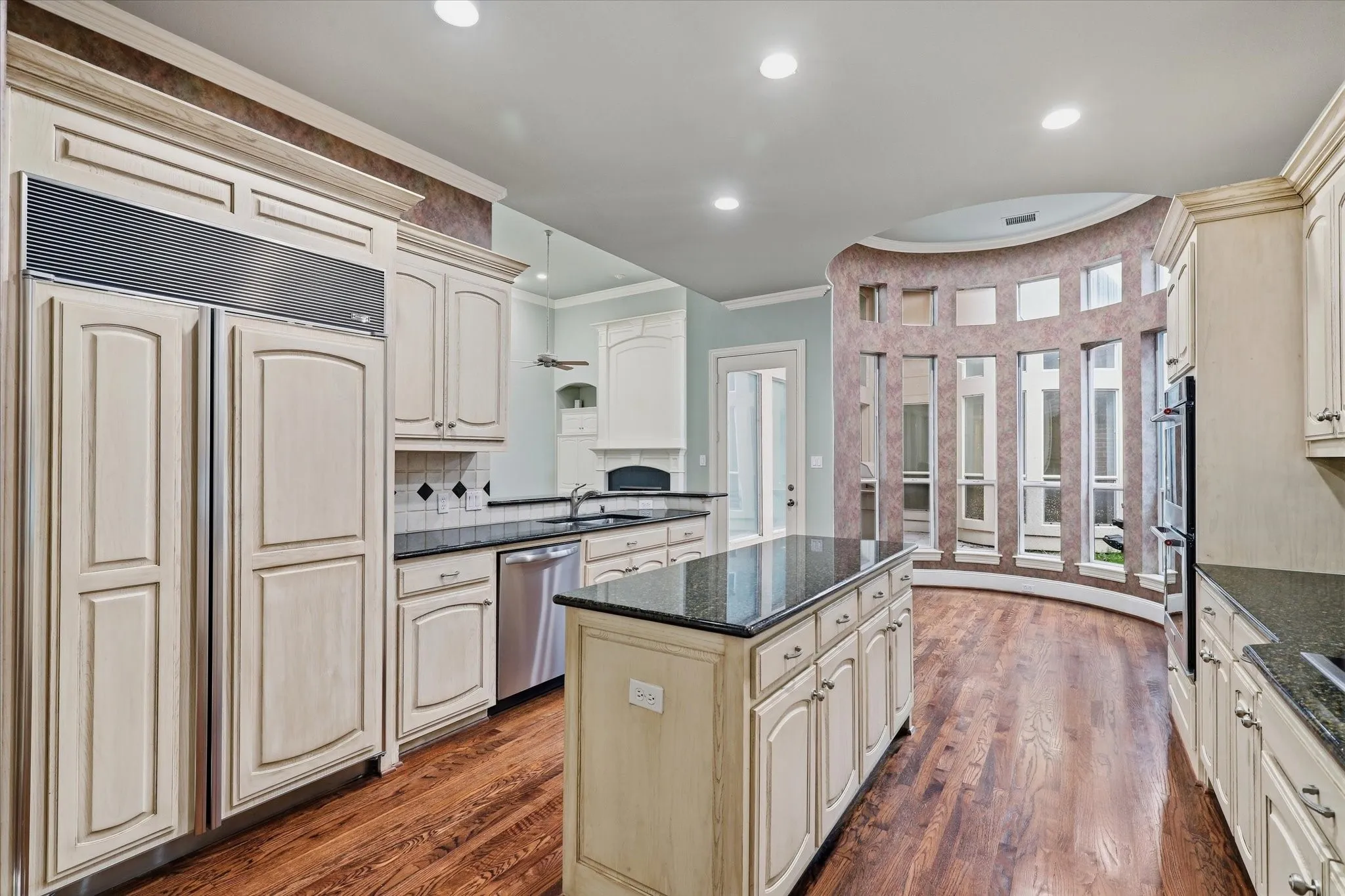Single Family Residence For Sale in Dallas County , 11831 Brookhill Lane, Dallas, Texas 75230, 3 Bedroom, 4 Bathroom, 2 Garage spaces, 2,923 Sqft, built in 1999, mls#21396376, Real Estate Agent in Dallas, Homes For Sale in Dallas county, Homes For Sale in Dallas, Realtor in Dallas Texas, Real Estate Brokerage Independent Realty Texas, Luminita Cordes Realtor