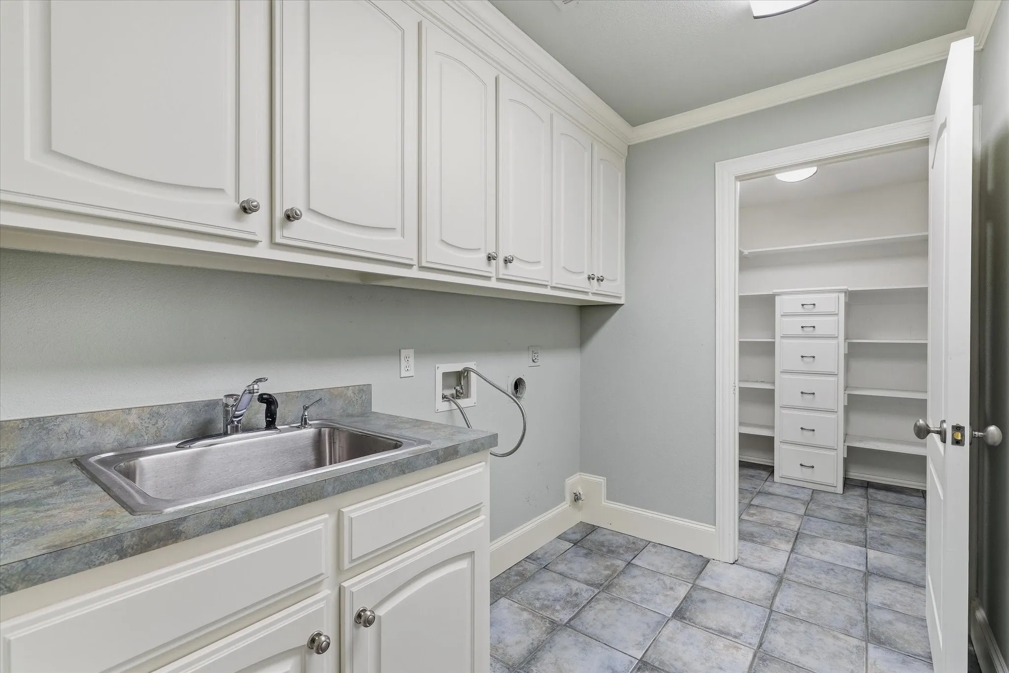 Single Family Residence For Sale in Dallas County , 11831 Brookhill Lane, Dallas, Texas 75230, 3 Bedroom, 4 Bathroom, 2 Garage spaces, 2,923 Sqft, built in 1999, mls#21396376, Real Estate Agent in Dallas, Homes For Sale in Dallas county, Homes For Sale in Dallas, Realtor in Dallas Texas, Real Estate Brokerage Independent Realty Texas, Luminita Cordes Realtor
