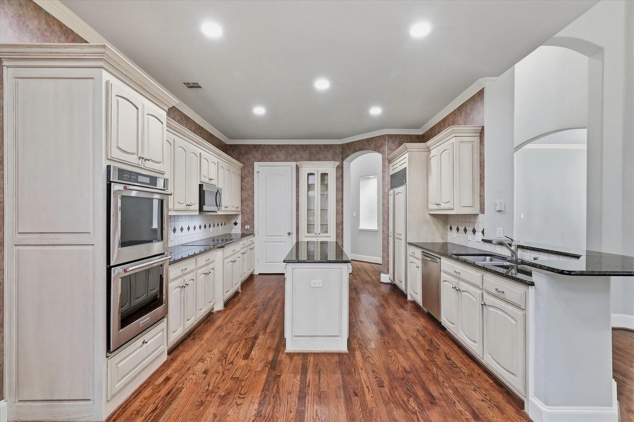 Single Family Residence For Sale in Dallas County , 11831 Brookhill Lane, Dallas, Texas 75230, 3 Bedroom, 4 Bathroom, 2 Garage spaces, 2,923 Sqft, built in 1999, mls#21396376, Real Estate Agent in Dallas, Homes For Sale in Dallas county, Homes For Sale in Dallas, Realtor in Dallas Texas, Real Estate Brokerage Independent Realty Texas, Luminita Cordes Realtor