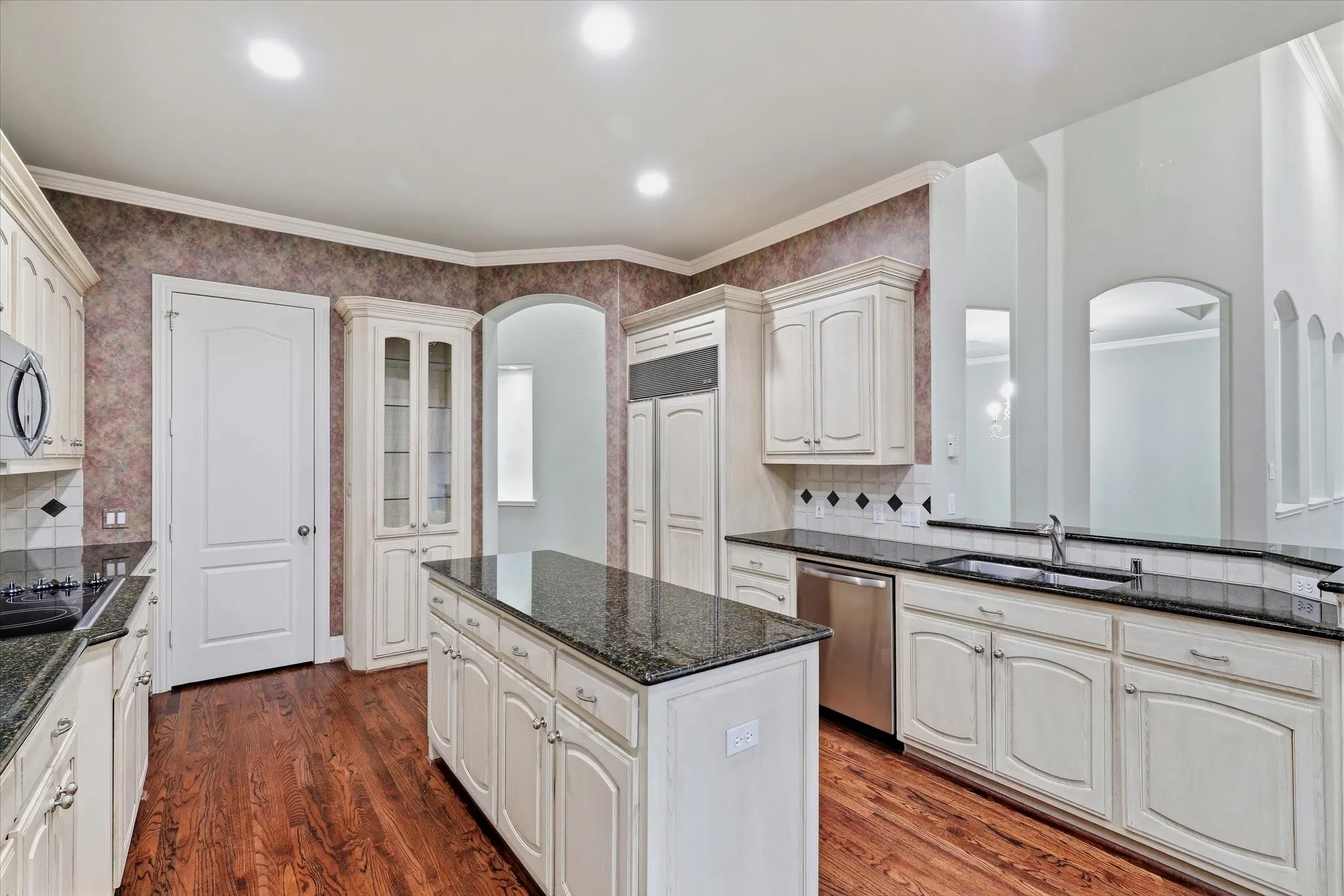 Single Family Residence For Sale in Dallas County , 11831 Brookhill Lane, Dallas, Texas 75230, 3 Bedroom, 4 Bathroom, 2 Garage spaces, 2,923 Sqft, built in 1999, mls#21396376, Real Estate Agent in Dallas, Homes For Sale in Dallas county, Homes For Sale in Dallas, Realtor in Dallas Texas, Real Estate Brokerage Independent Realty Texas, Luminita Cordes Realtor