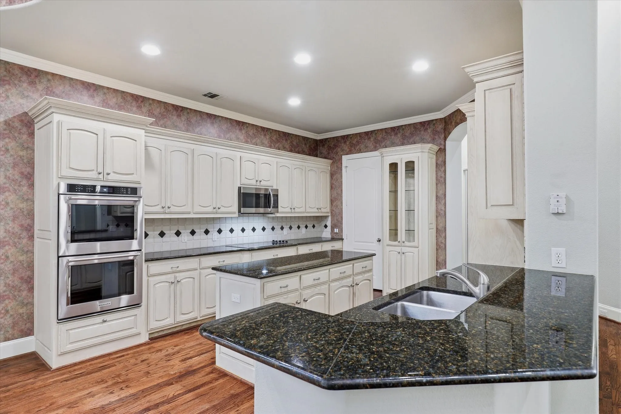 Single Family Residence For Sale in Dallas County , 11831 Brookhill Lane, Dallas, Texas 75230, 3 Bedroom, 4 Bathroom, 2 Garage spaces, 2,923 Sqft, built in 1999, mls#21396376, Real Estate Agent in Dallas, Homes For Sale in Dallas county, Homes For Sale in Dallas, Realtor in Dallas Texas, Real Estate Brokerage Independent Realty Texas, Luminita Cordes Realtor