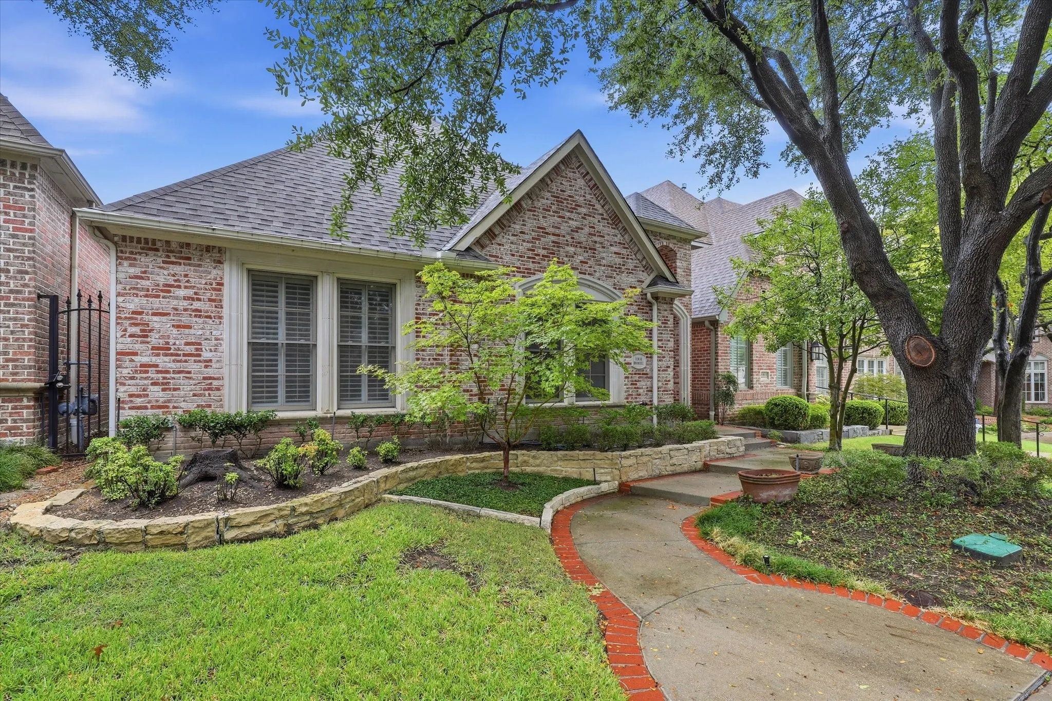 Single Family Residence For Sale in Dallas County , 11831 Brookhill Lane, Dallas, Texas 75230, 3 Bedroom, 4 Bathroom, 2 Garage spaces, 2,923 Sqft, built in 1999, mls#21396376, Real Estate Agent in Dallas, Homes For Sale in Dallas county, Homes For Sale in Dallas, Realtor in Dallas Texas, Real Estate Brokerage Independent Realty Texas, Luminita Cordes Realtor