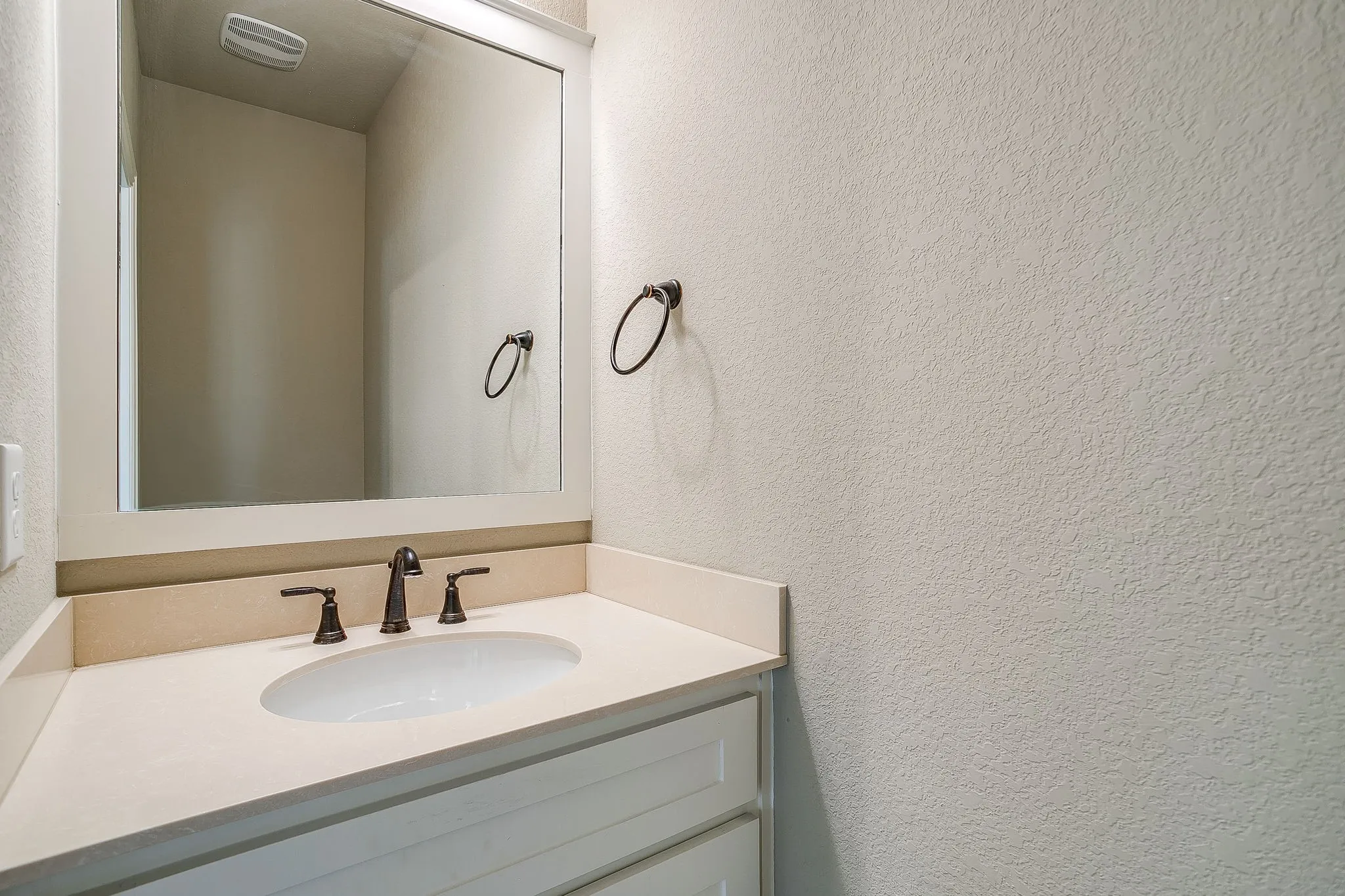 Single Family Residence For Sale in Parker County , 102 Eagle Drive, Lipan, Texas 76462, 4 Bedroom, 3 Bathroom, 3 Garage spaces, 2,779 Sqft, built in 2019, mls#21396131, Real Estate Agent in Lipan, Homes For Sale in Parker county, Homes For Sale in Lipan, Realtor in Lipan Texas, Real Estate Brokerage Independent Realty Texas, Luminita Cordes Realtor