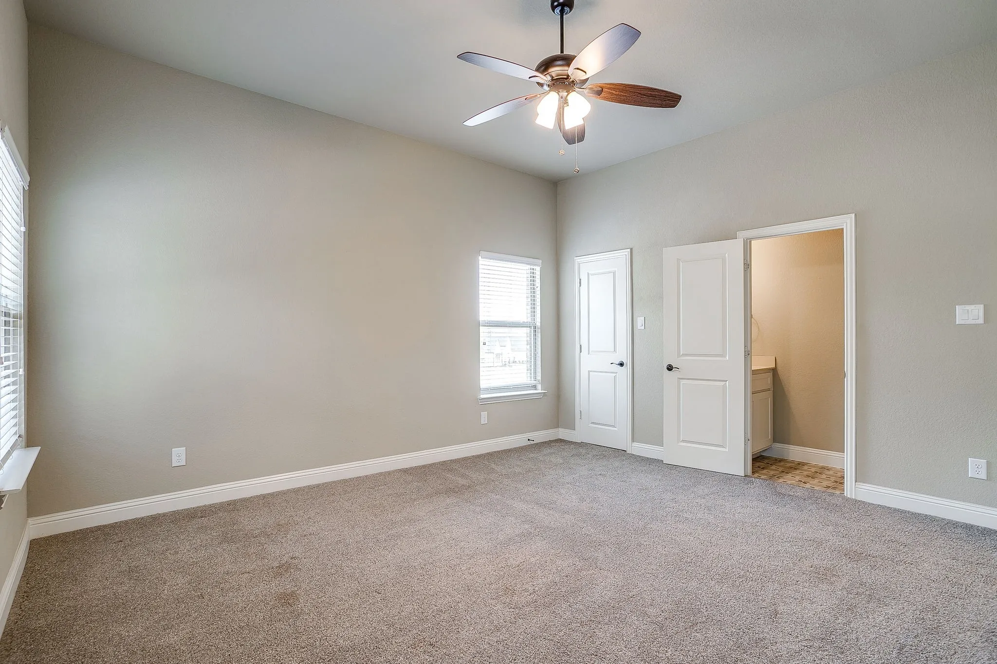 Single Family Residence For Sale in Parker County , 102 Eagle Drive, Lipan, Texas 76462, 4 Bedroom, 3 Bathroom, 3 Garage spaces, 2,779 Sqft, built in 2019, mls#21396131, Real Estate Agent in Lipan, Homes For Sale in Parker county, Homes For Sale in Lipan, Realtor in Lipan Texas, Real Estate Brokerage Independent Realty Texas, Luminita Cordes Realtor