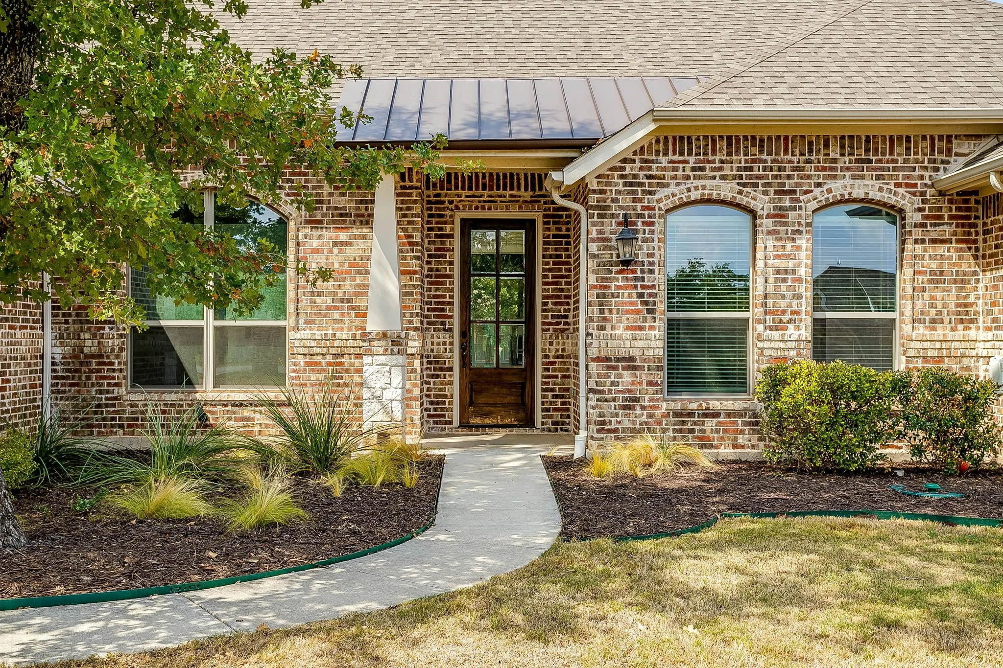 Single Family Residence For Sale in Parker County , 102 Eagle Drive, Lipan, Texas 76462, 4 Bedroom, 3 Bathroom, 3 Garage spaces, 2,779 Sqft, built in 2019, mls#21396131, Real Estate Agent in Lipan, Homes For Sale in Parker county, Homes For Sale in Lipan, Realtor in Lipan Texas, Real Estate Brokerage Independent Realty Texas, Luminita Cordes Realtor
