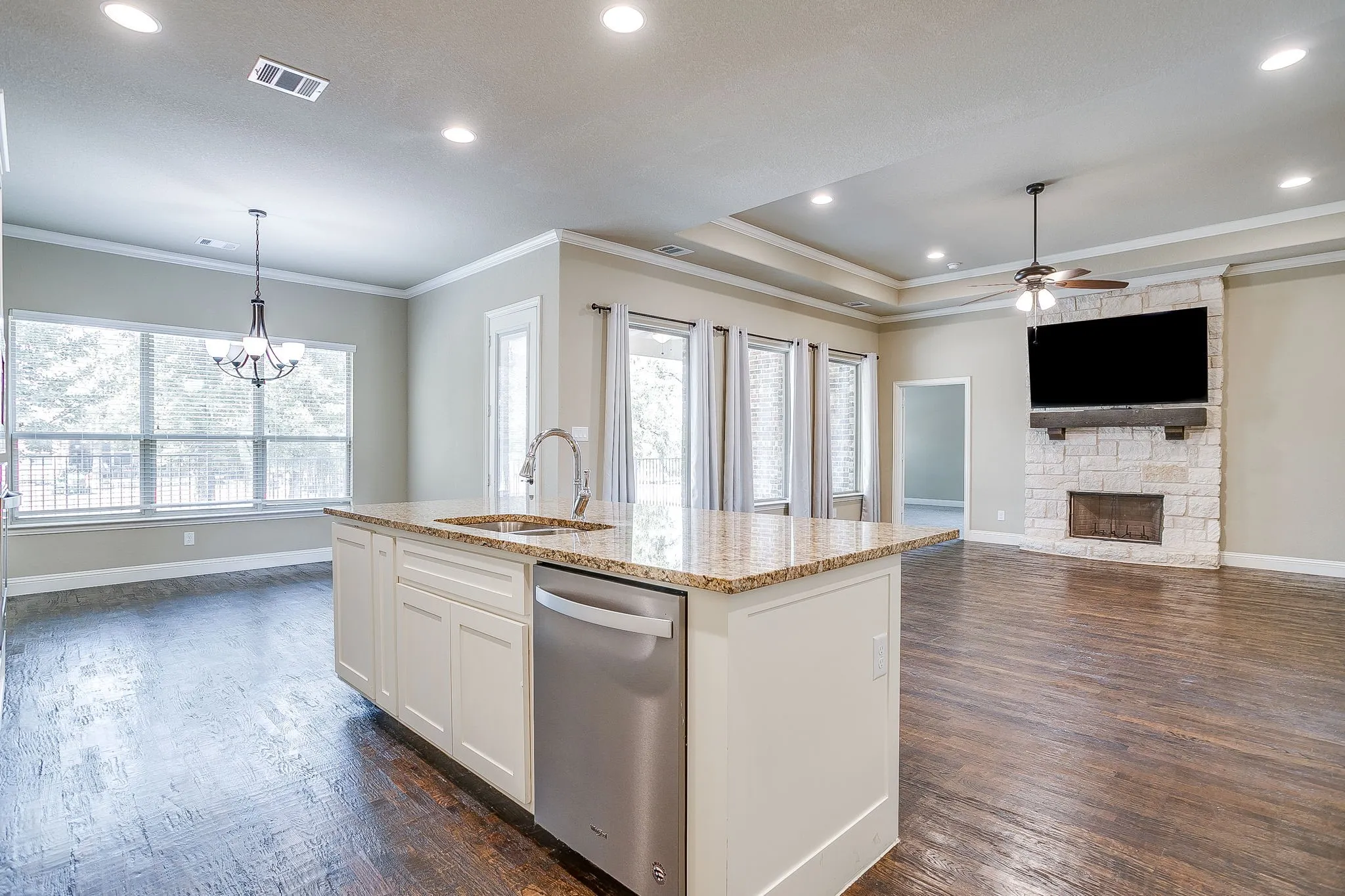 Single Family Residence For Sale in Parker County , 102 Eagle Drive, Lipan, Texas 76462, 4 Bedroom, 3 Bathroom, 3 Garage spaces, 2,779 Sqft, built in 2019, mls#21396131, Real Estate Agent in Lipan, Homes For Sale in Parker county, Homes For Sale in Lipan, Realtor in Lipan Texas, Real Estate Brokerage Independent Realty Texas, Luminita Cordes Realtor